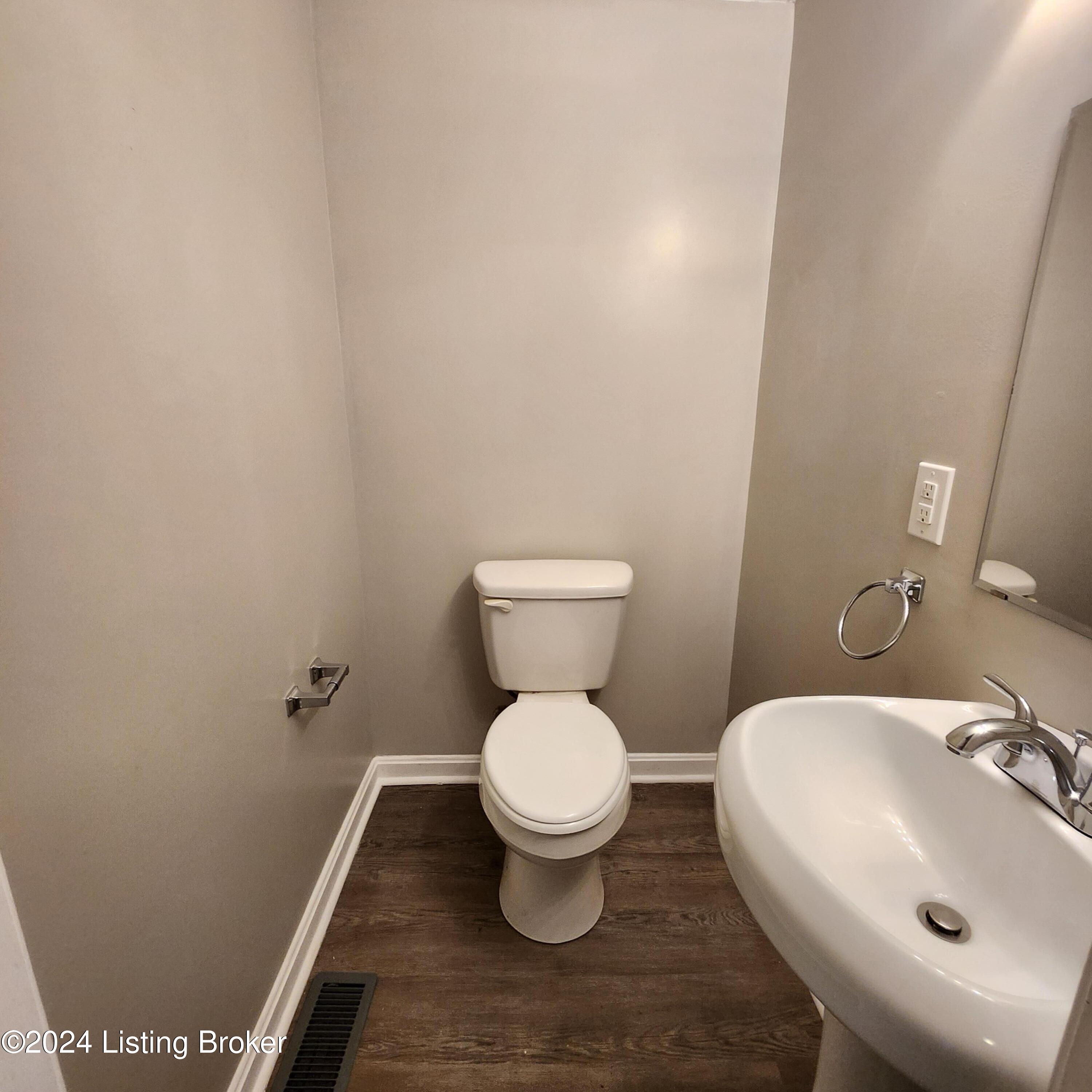 1542 Loney Ln