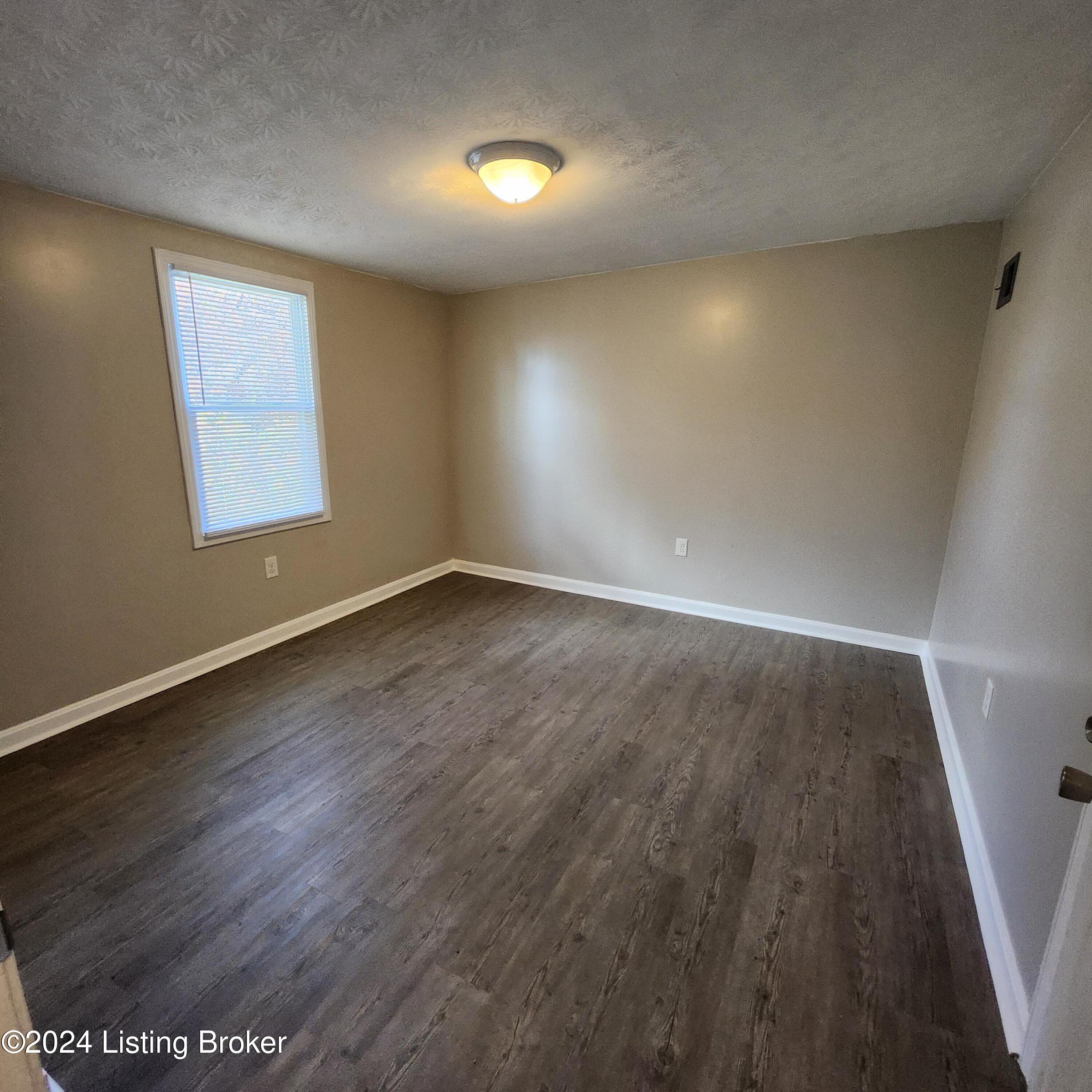 1542 Loney Ln