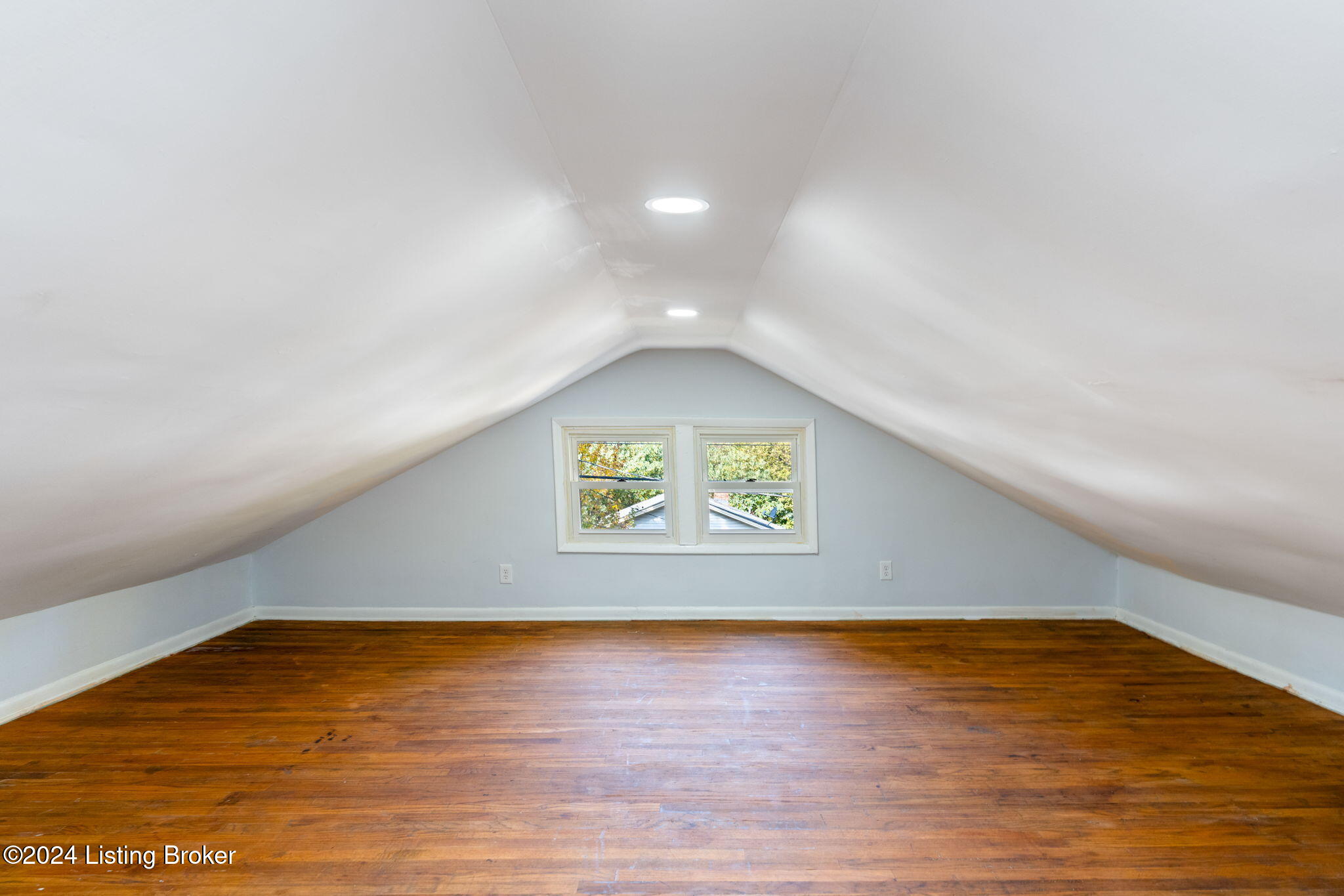 3036 University Rd