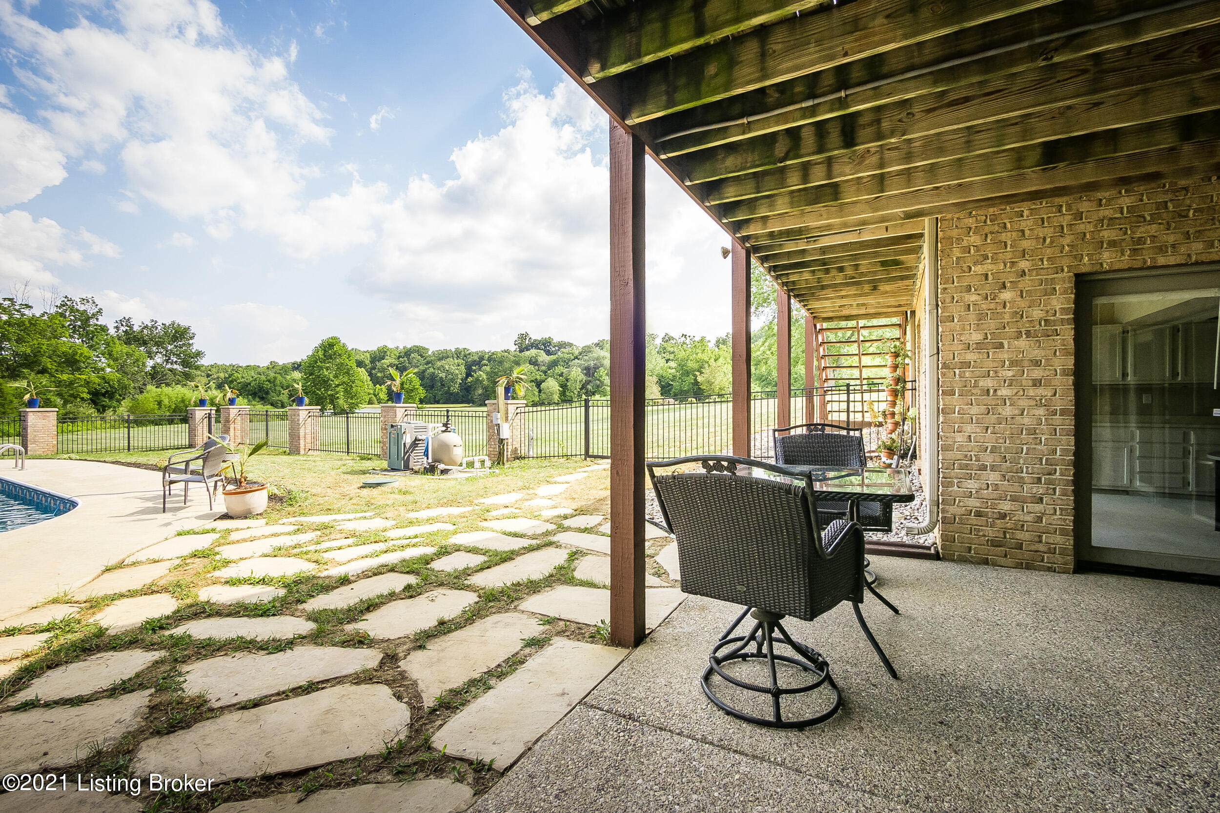 8101 Chapel Dr