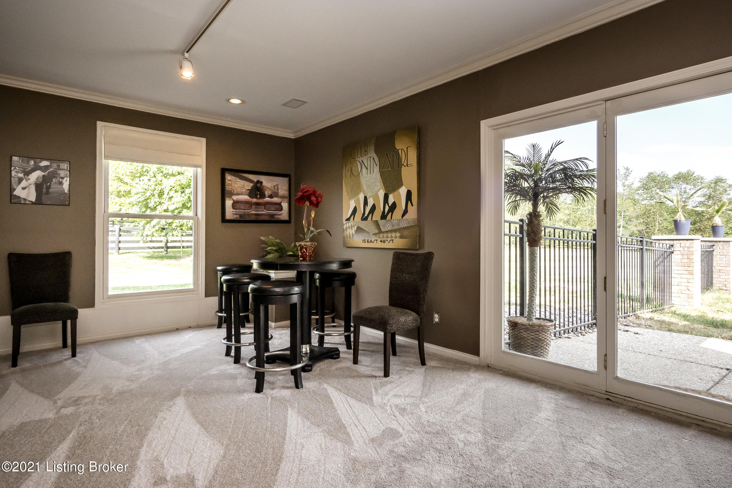8101 Chapel Dr