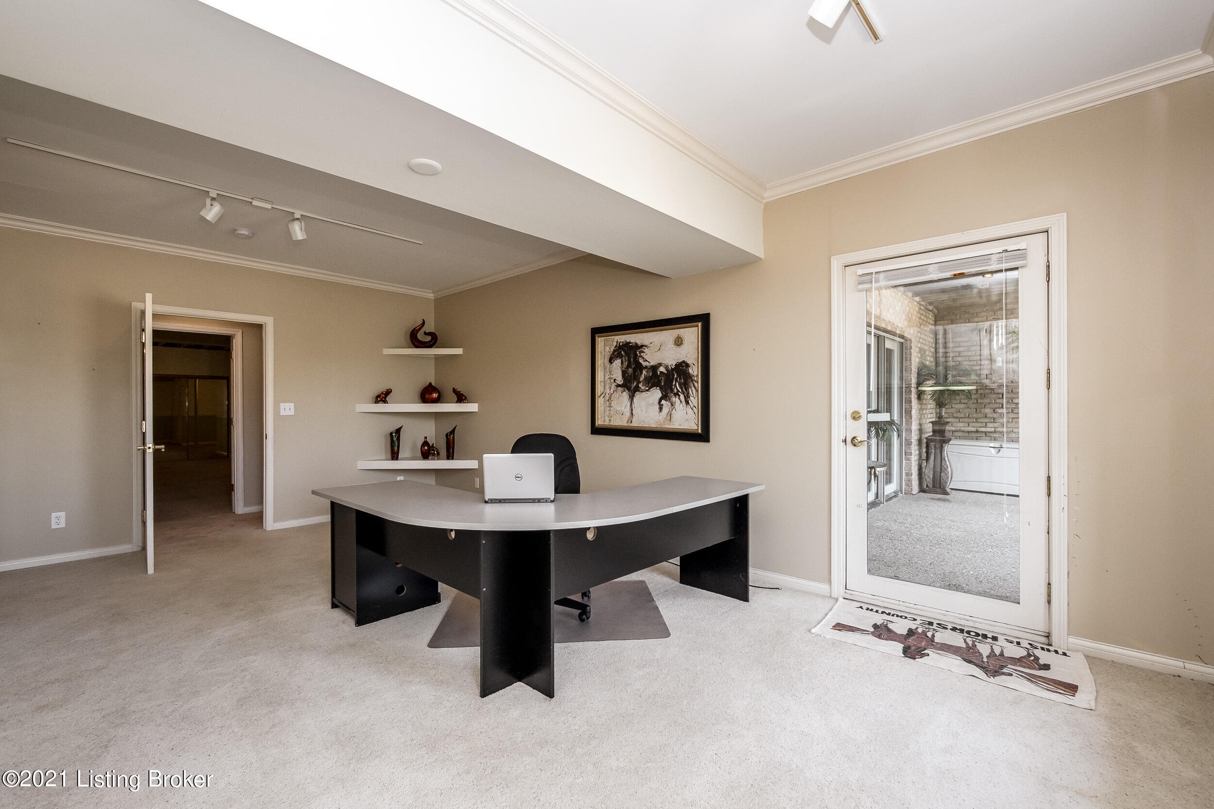 8101 Chapel Dr