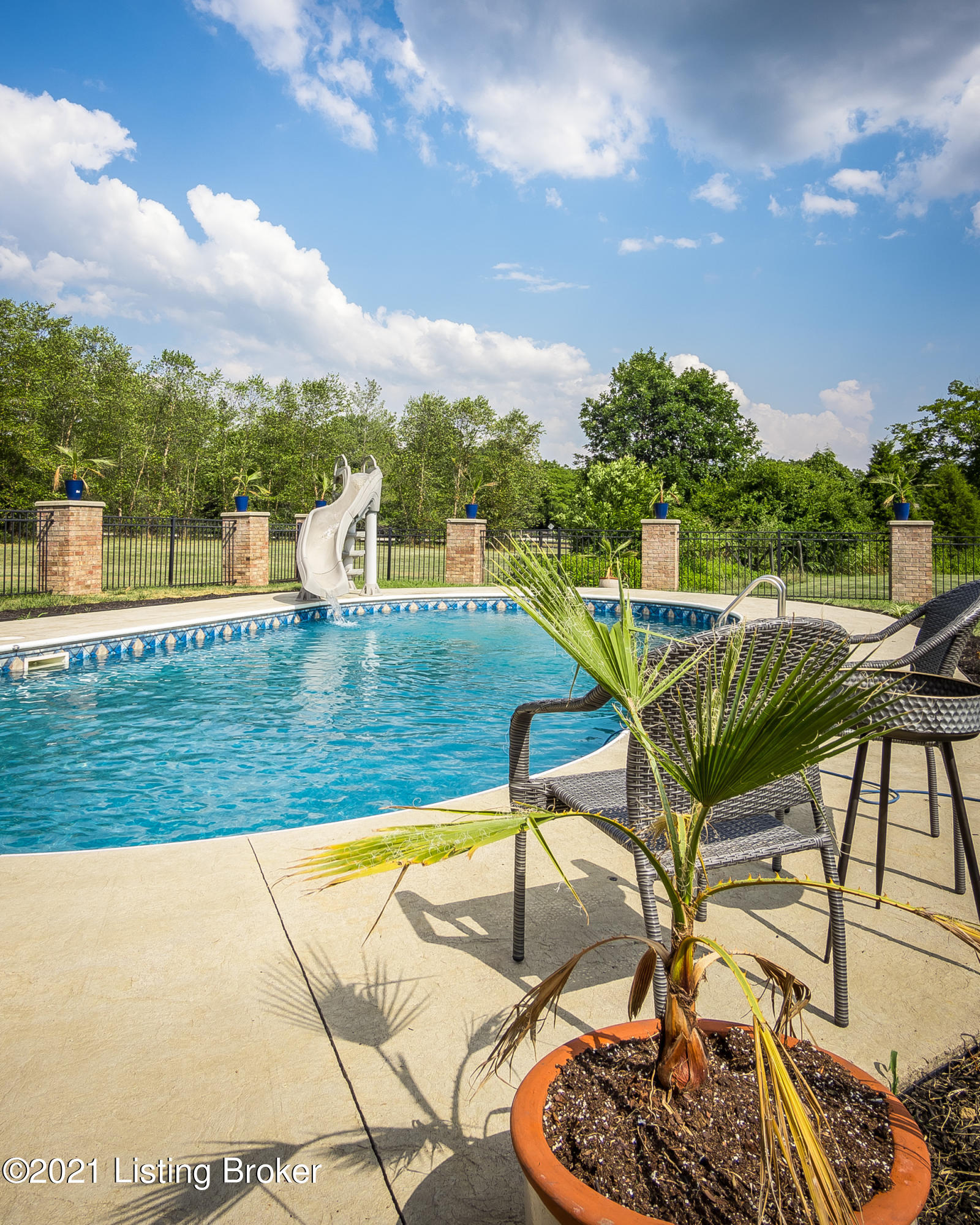 8101 Chapel Dr