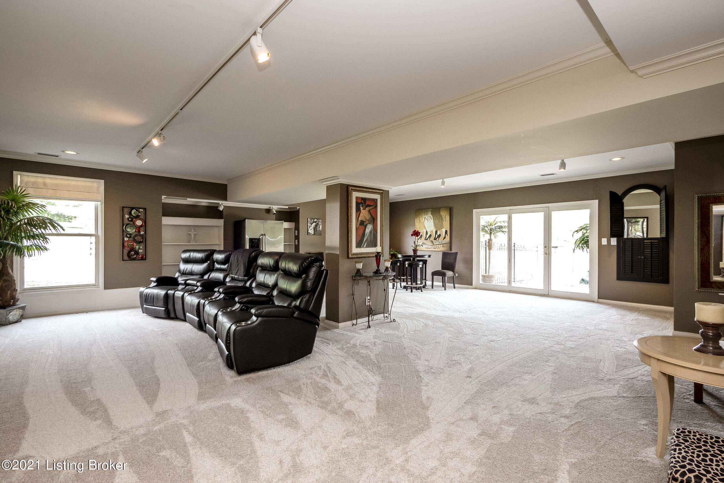 8101 Chapel Dr