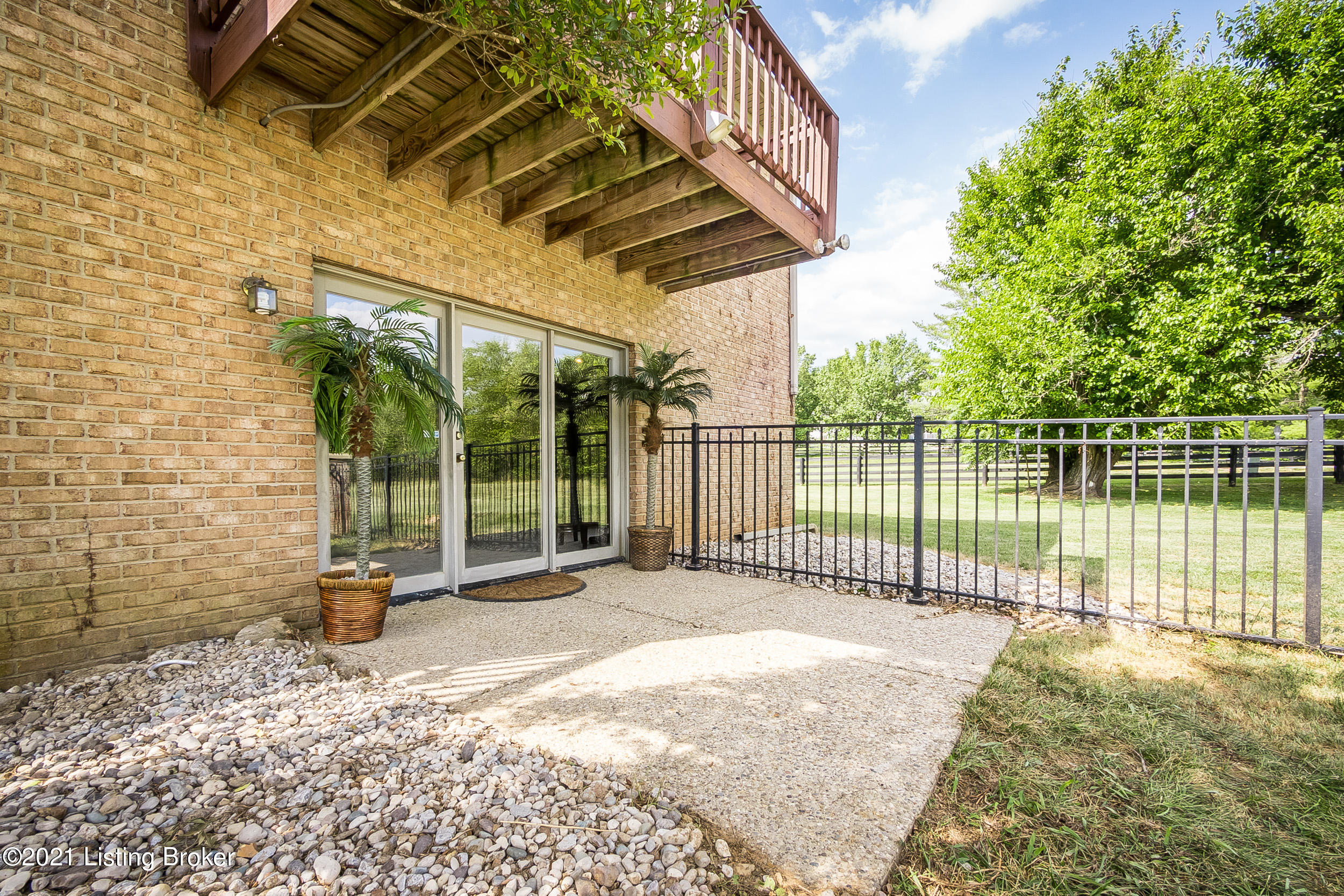 8101 Chapel Dr