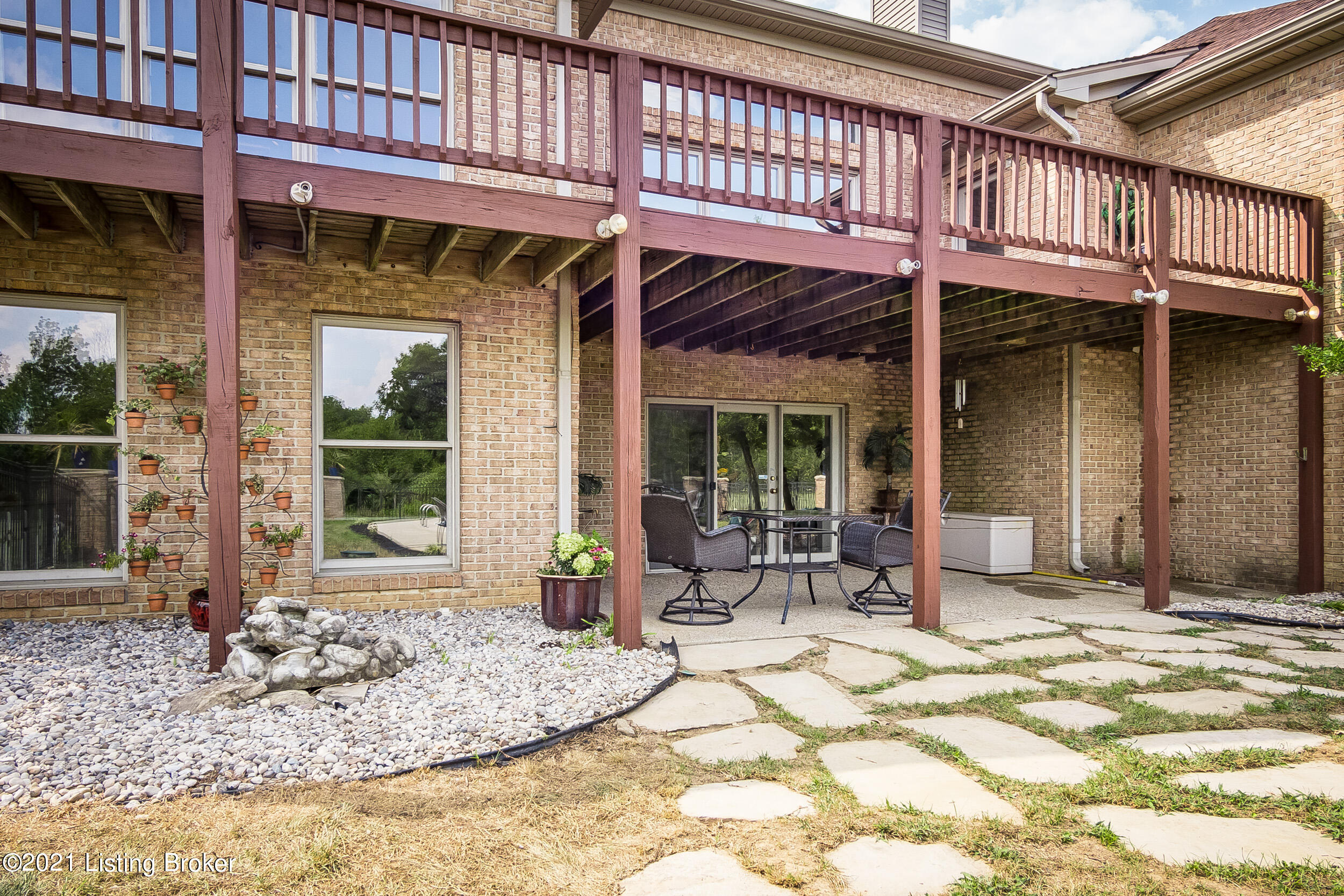 8101 Chapel Dr