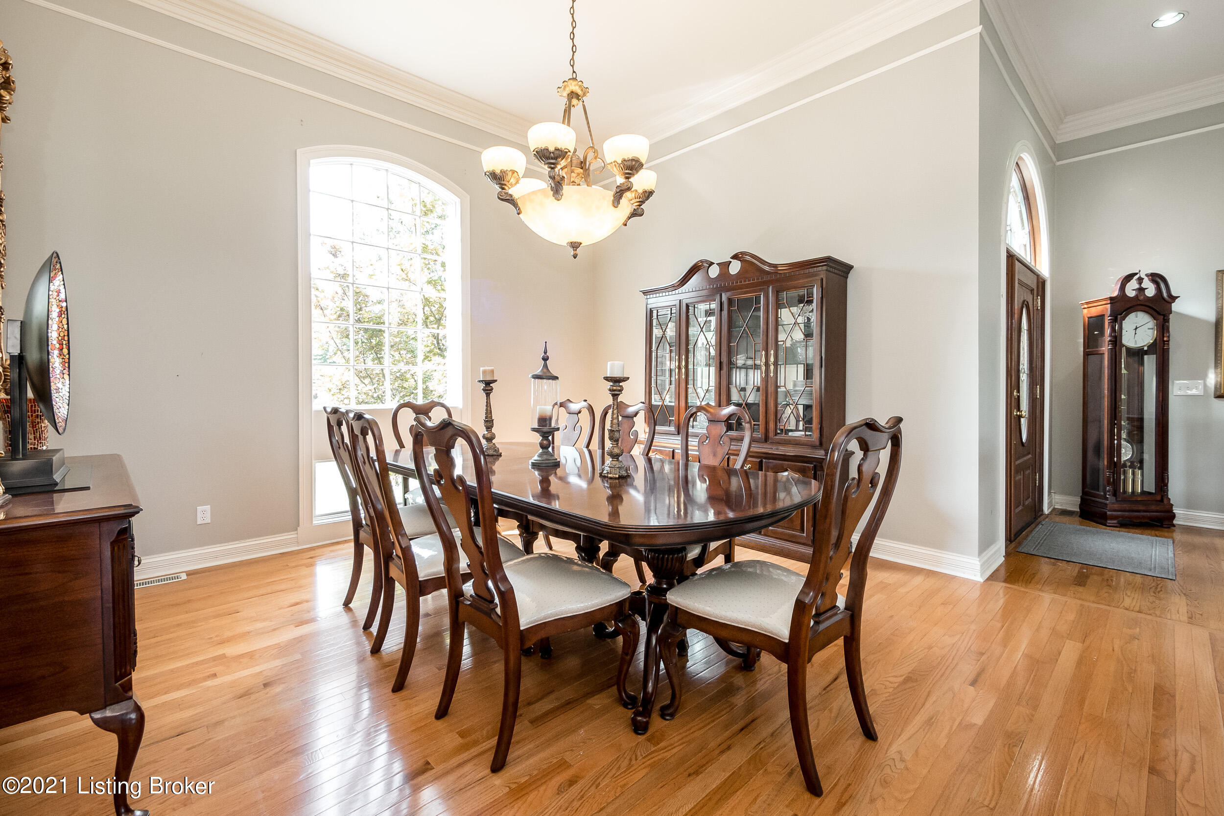 8101 Chapel Dr