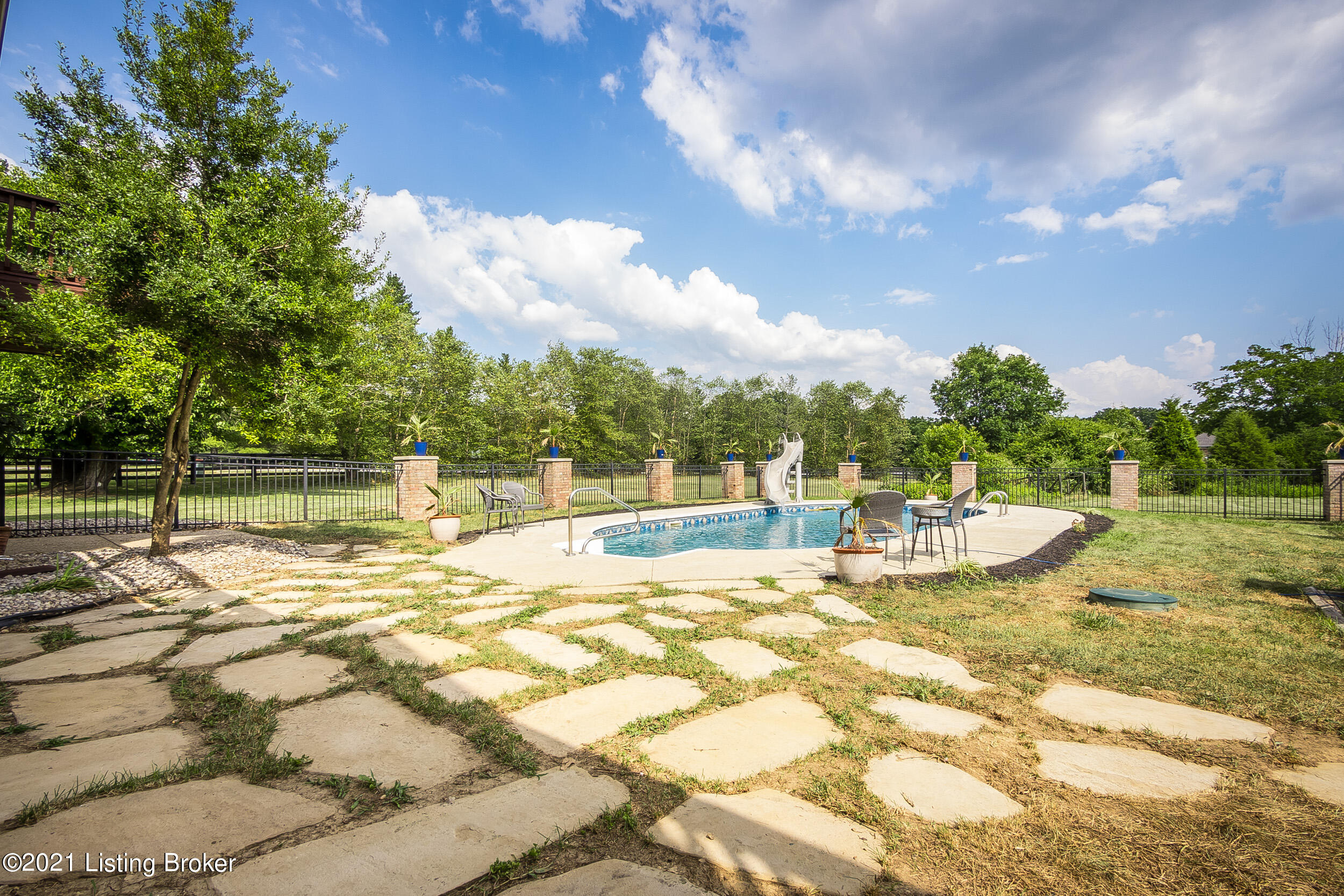 8101 Chapel Dr