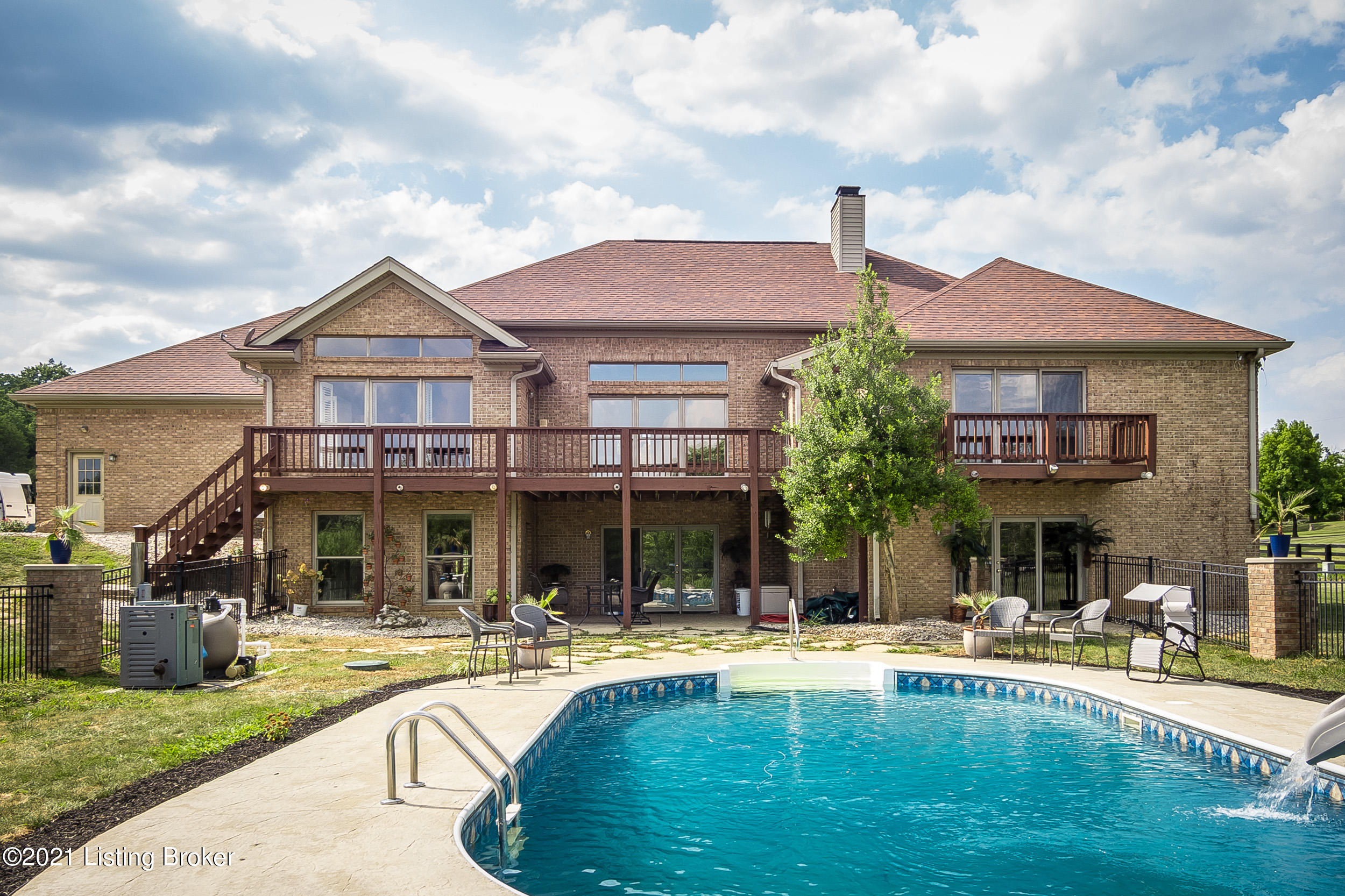8101 Chapel Dr