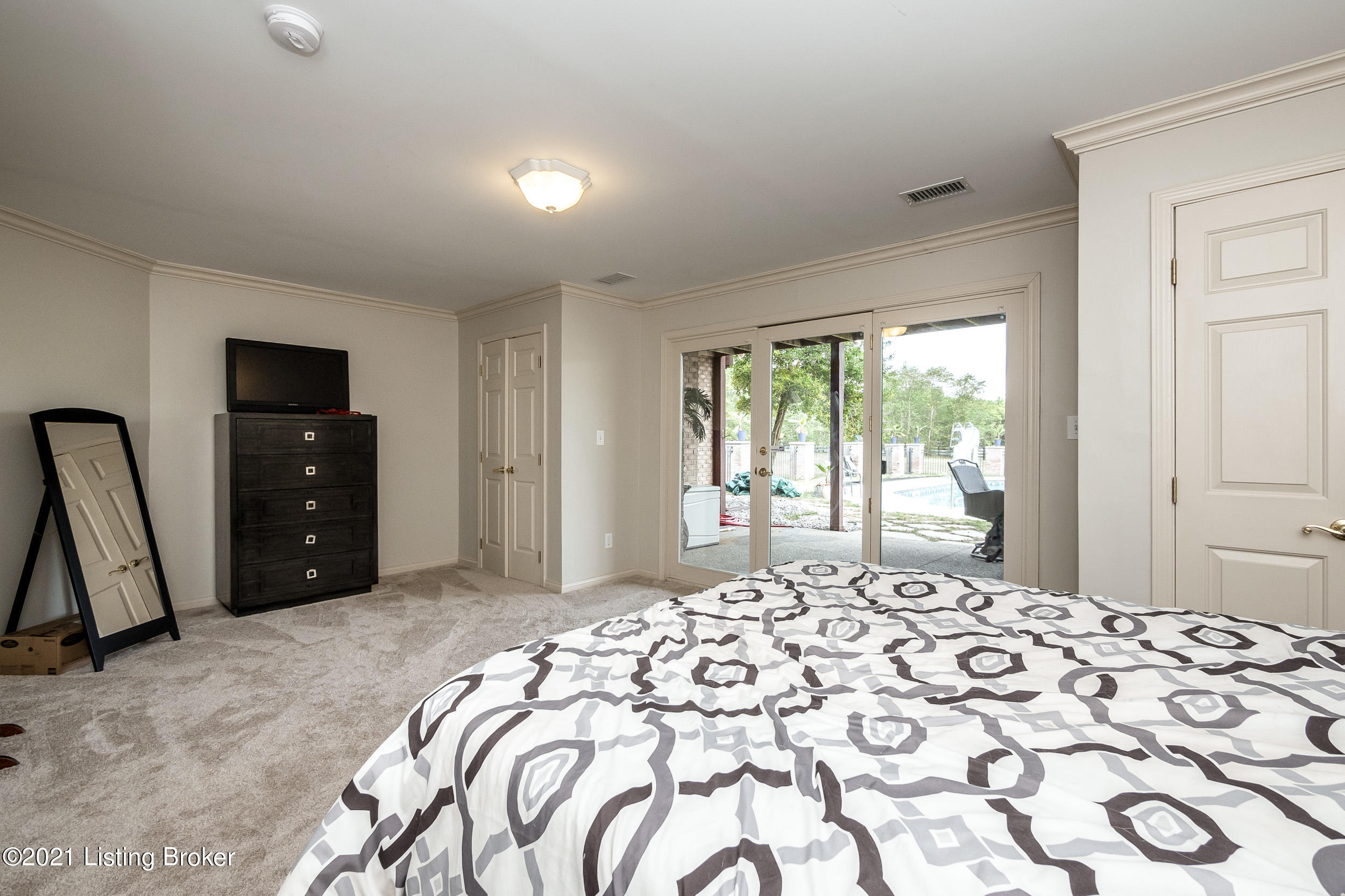 8101 Chapel Dr
