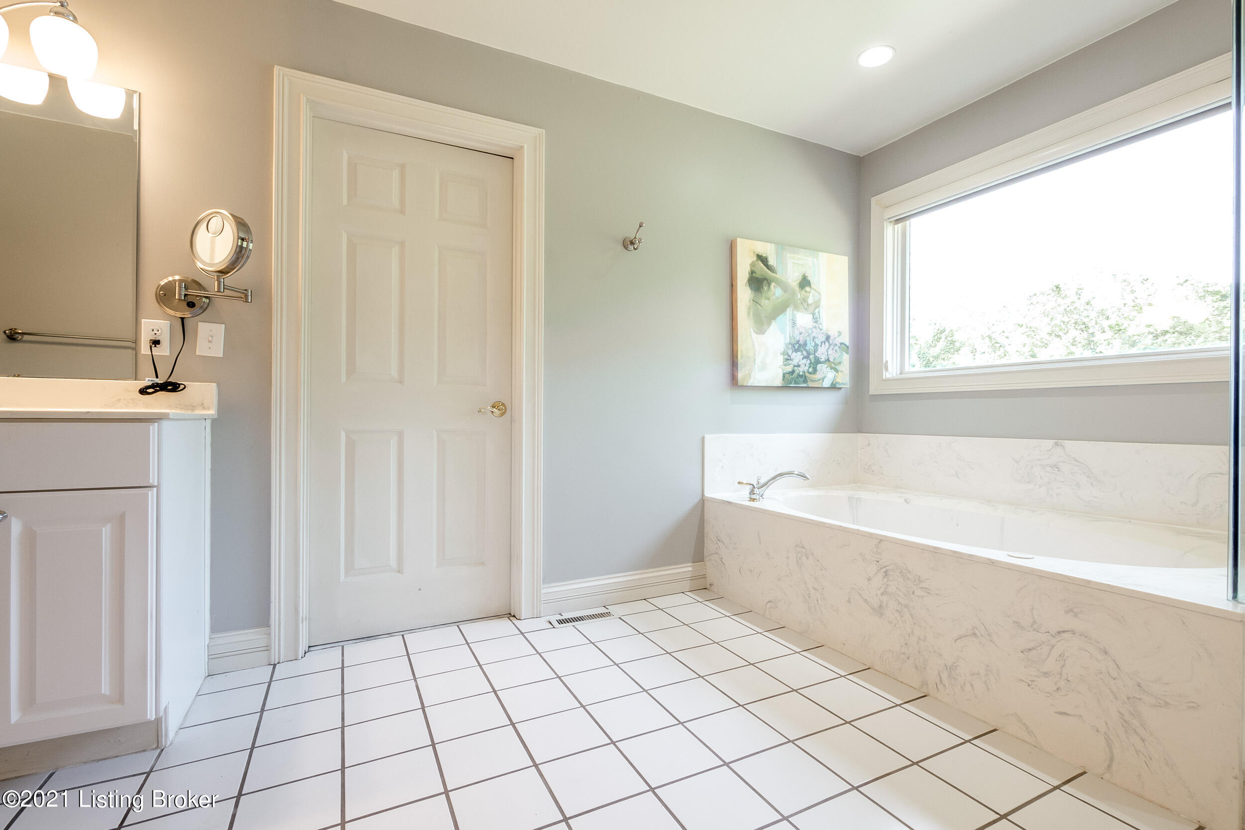 8101 Chapel Dr