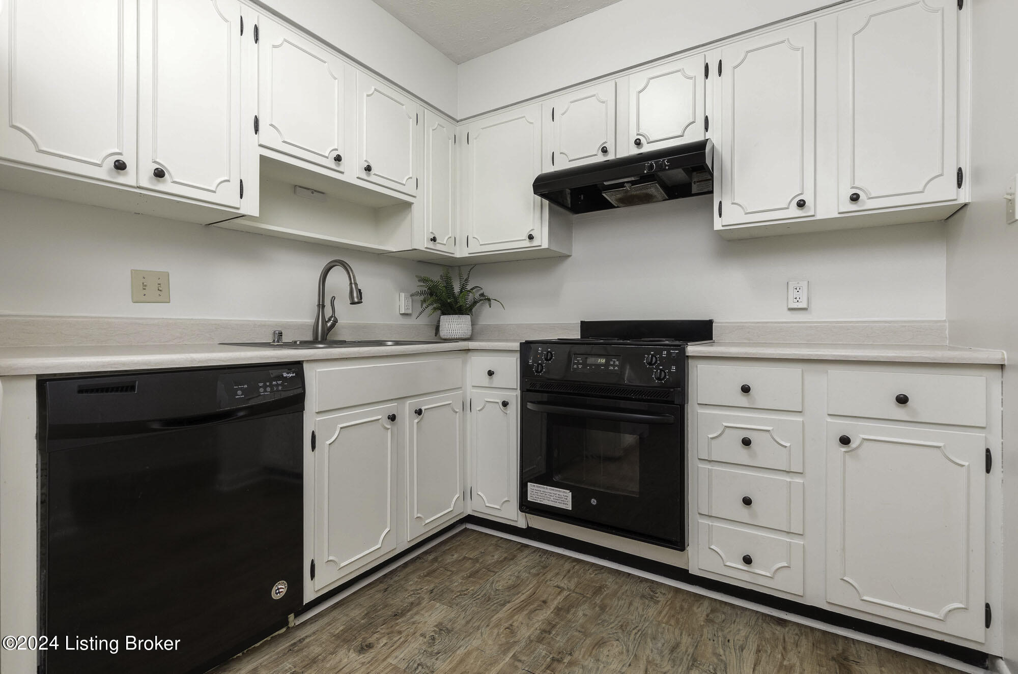 1815 Gardiner Ln, APT H72
