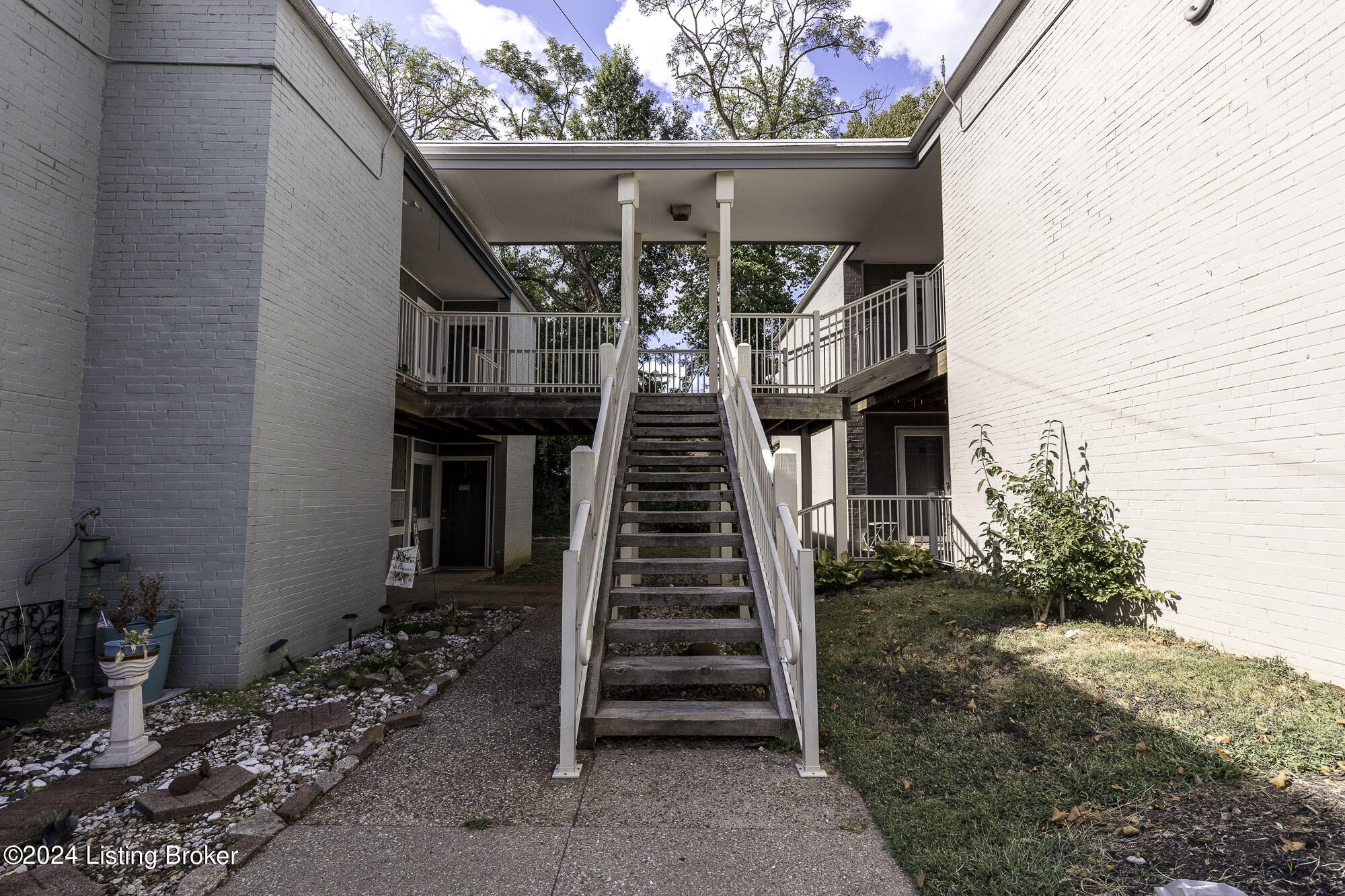 1815 Gardiner Ln, APT H72