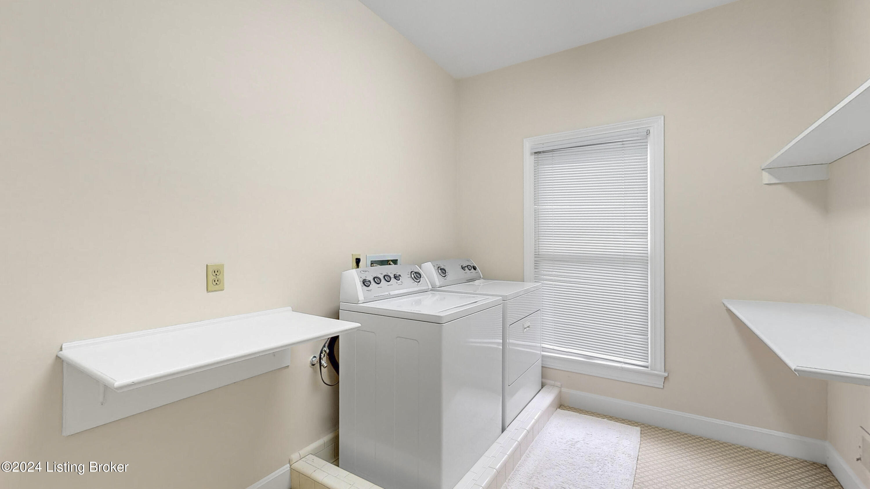 5504 Tecumseh Cir