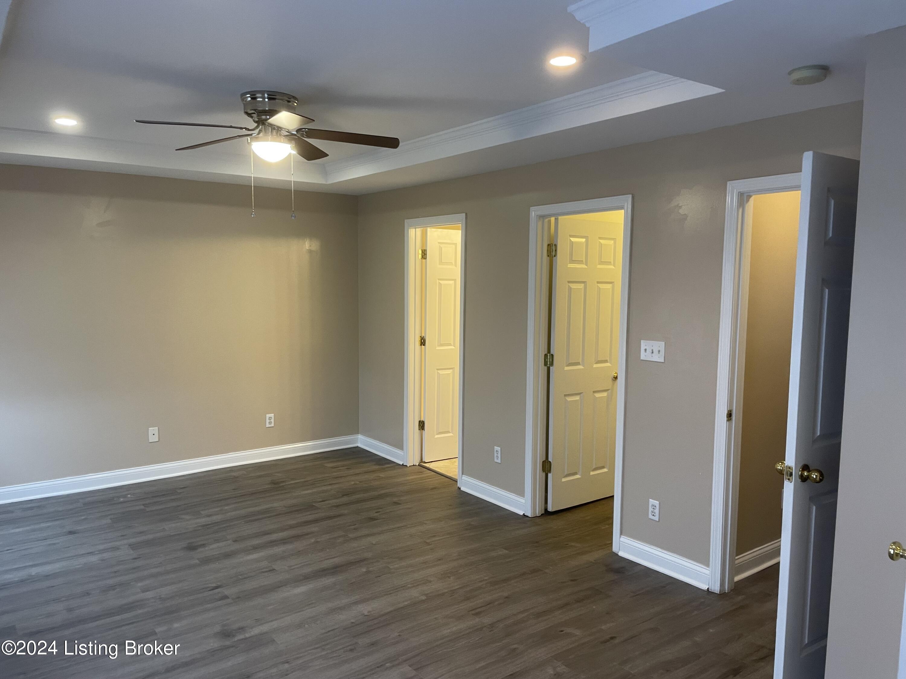 154 Crossing Ct, 2