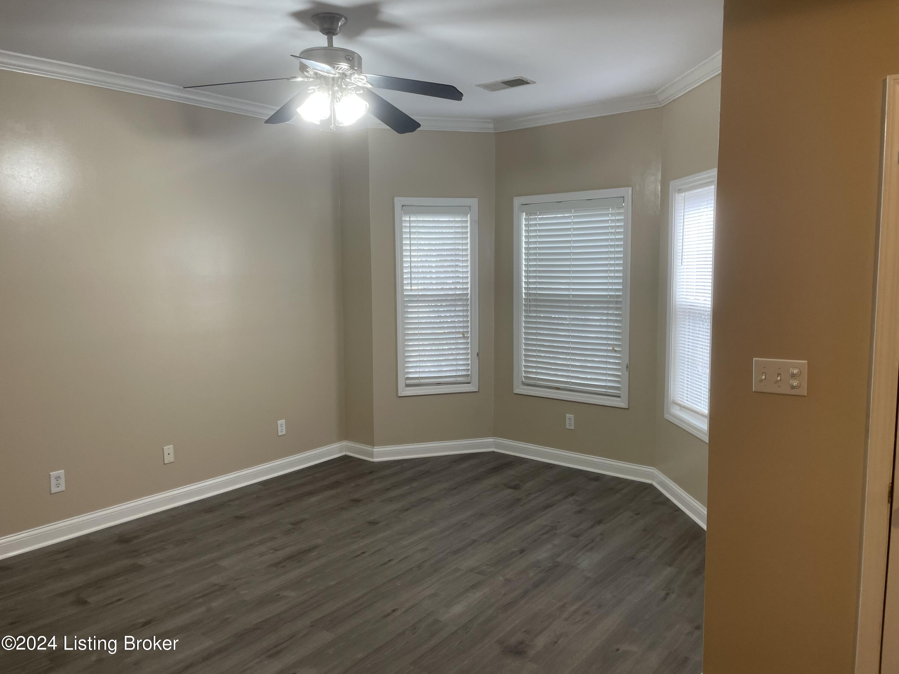 154 Crossing Ct, 2