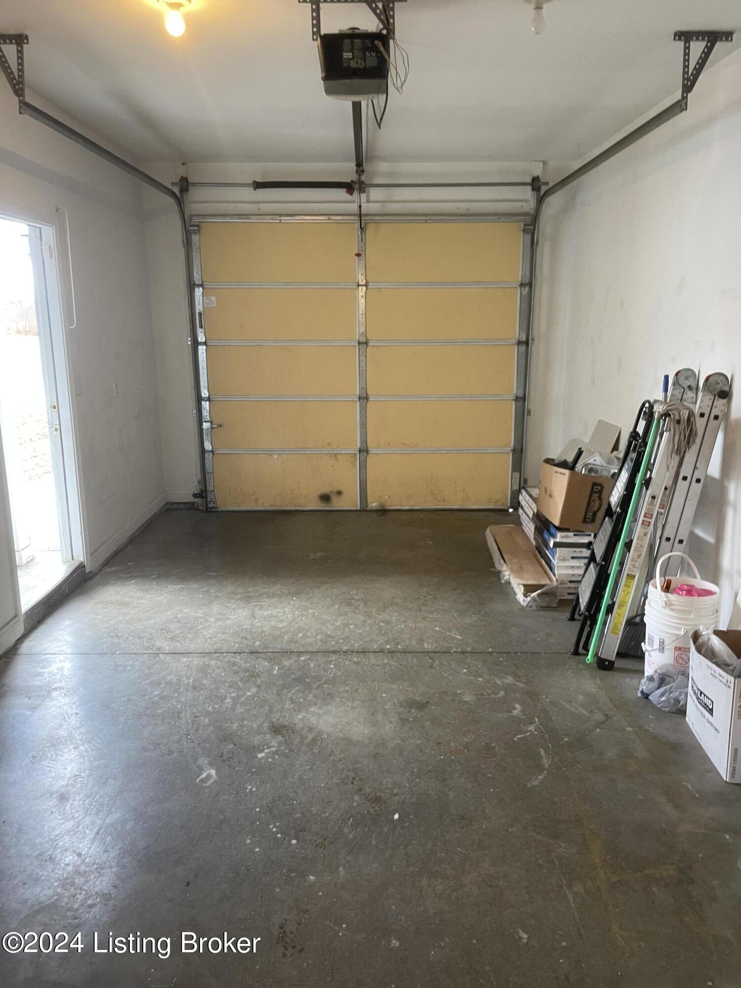 154 Crossing Ct, 2