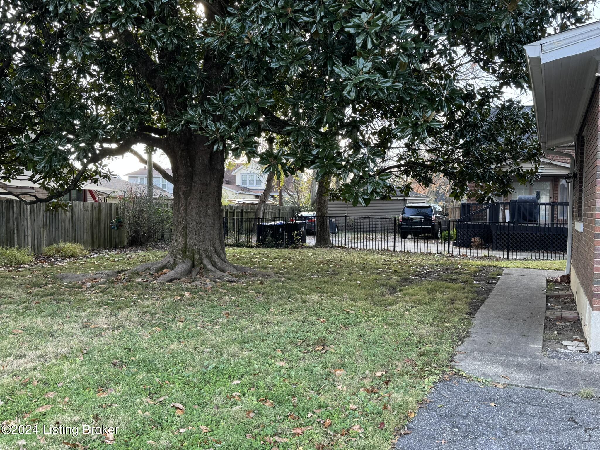 3520 Lexington Rd