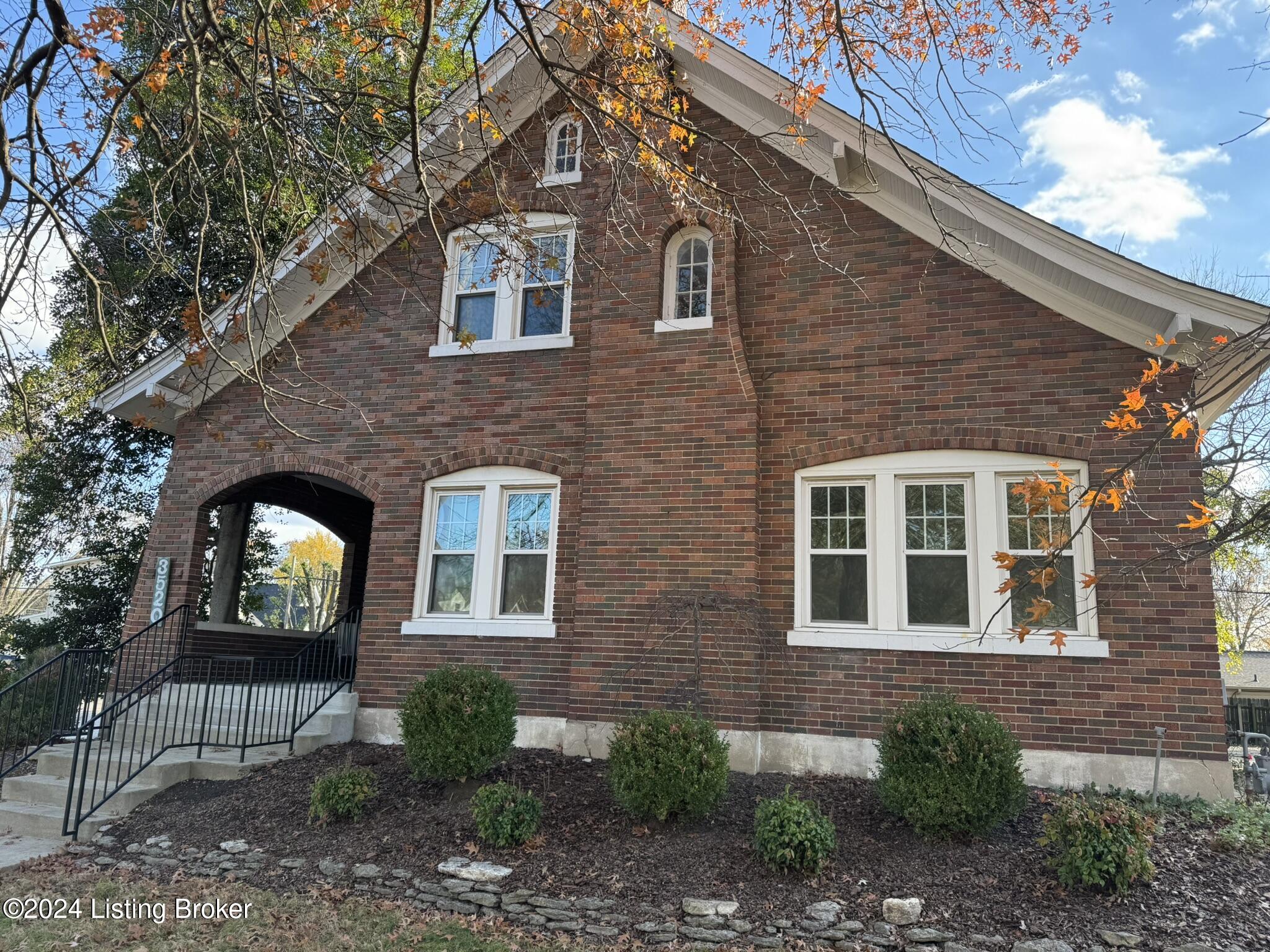 3520 Lexington Rd