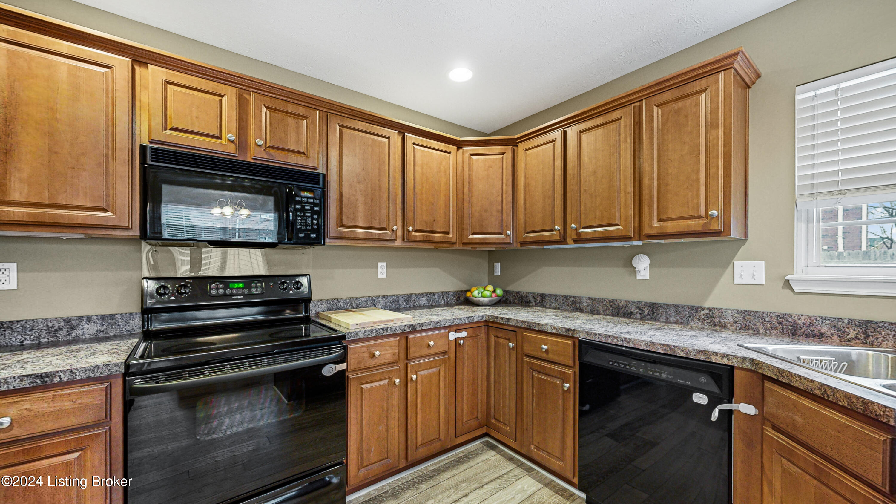 6524 Brook Valley Dr