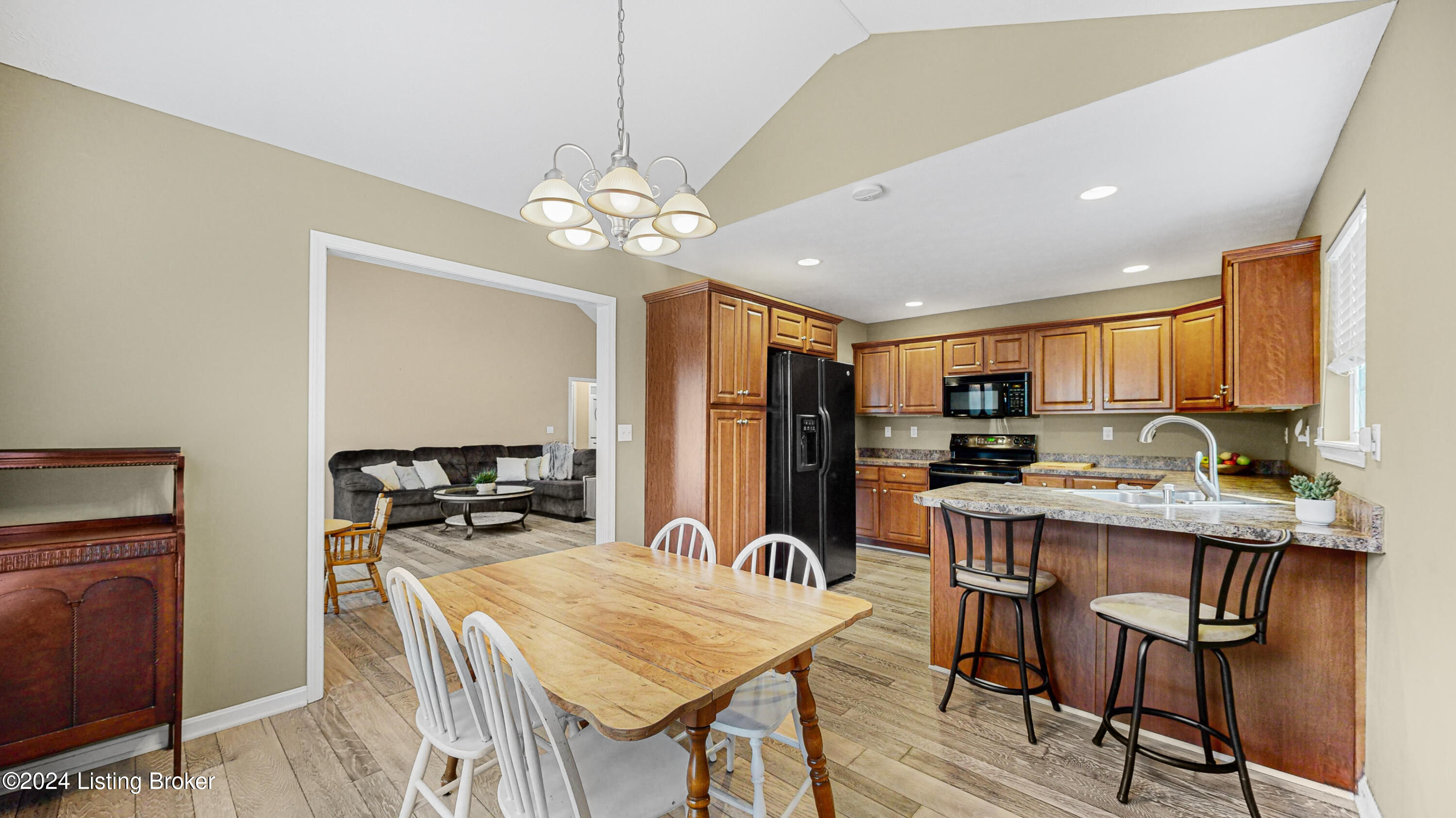 6524 Brook Valley Dr