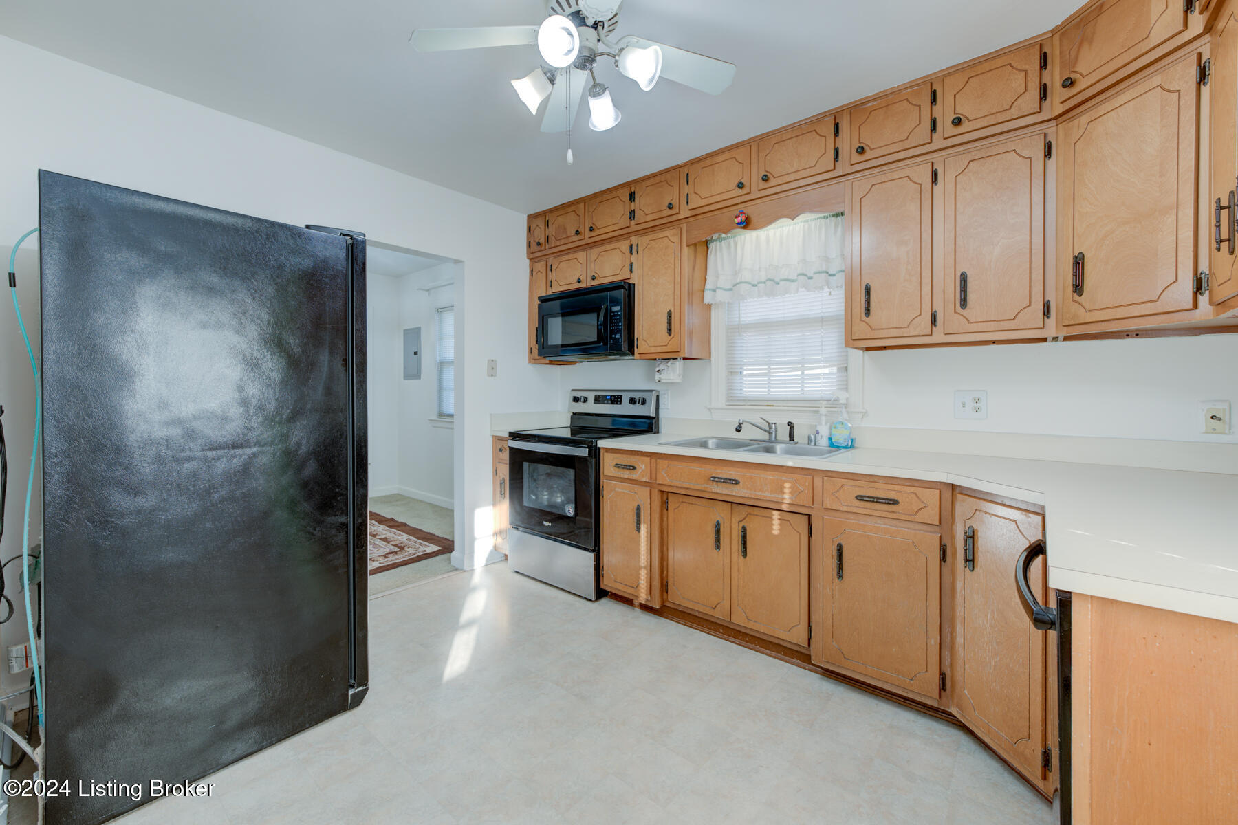 934 Westview Dr