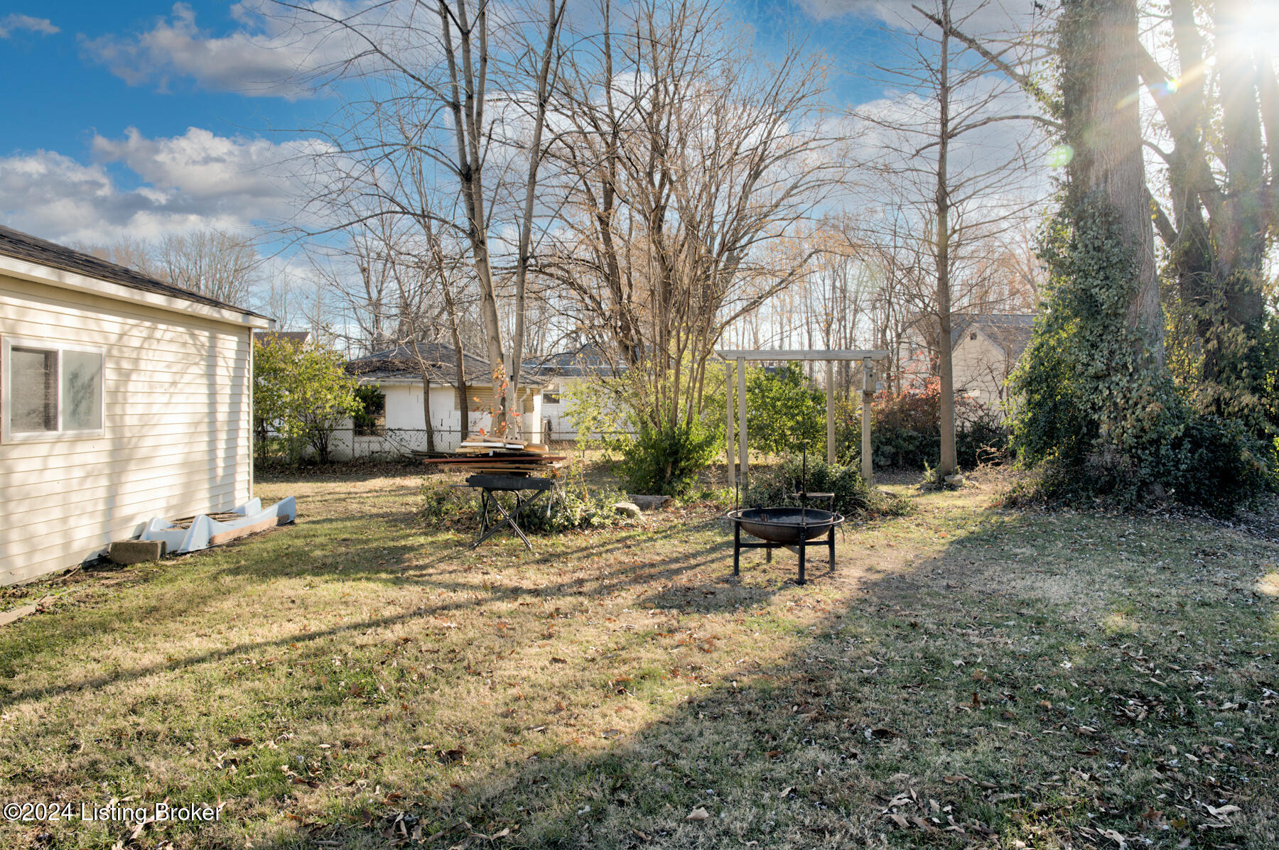 934 Westview Dr