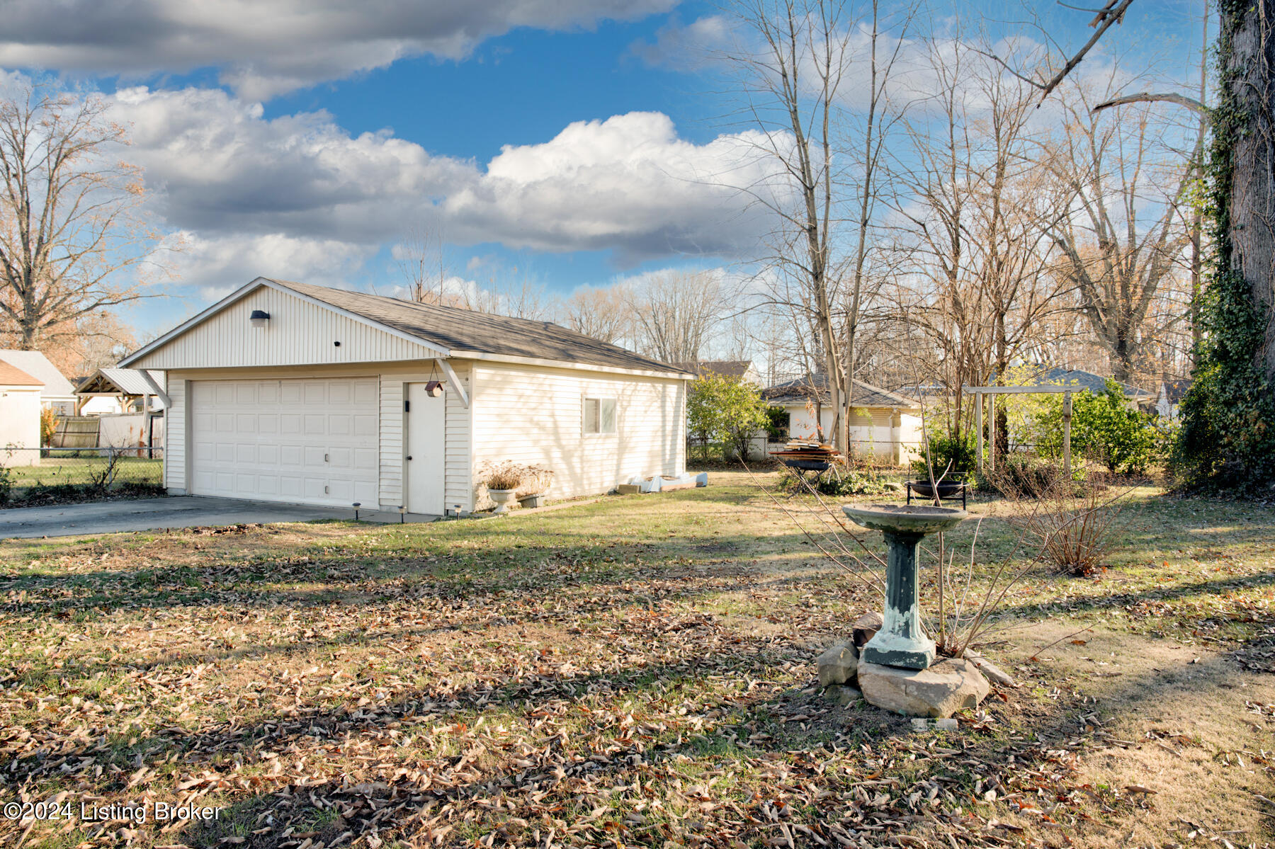 934 Westview Dr