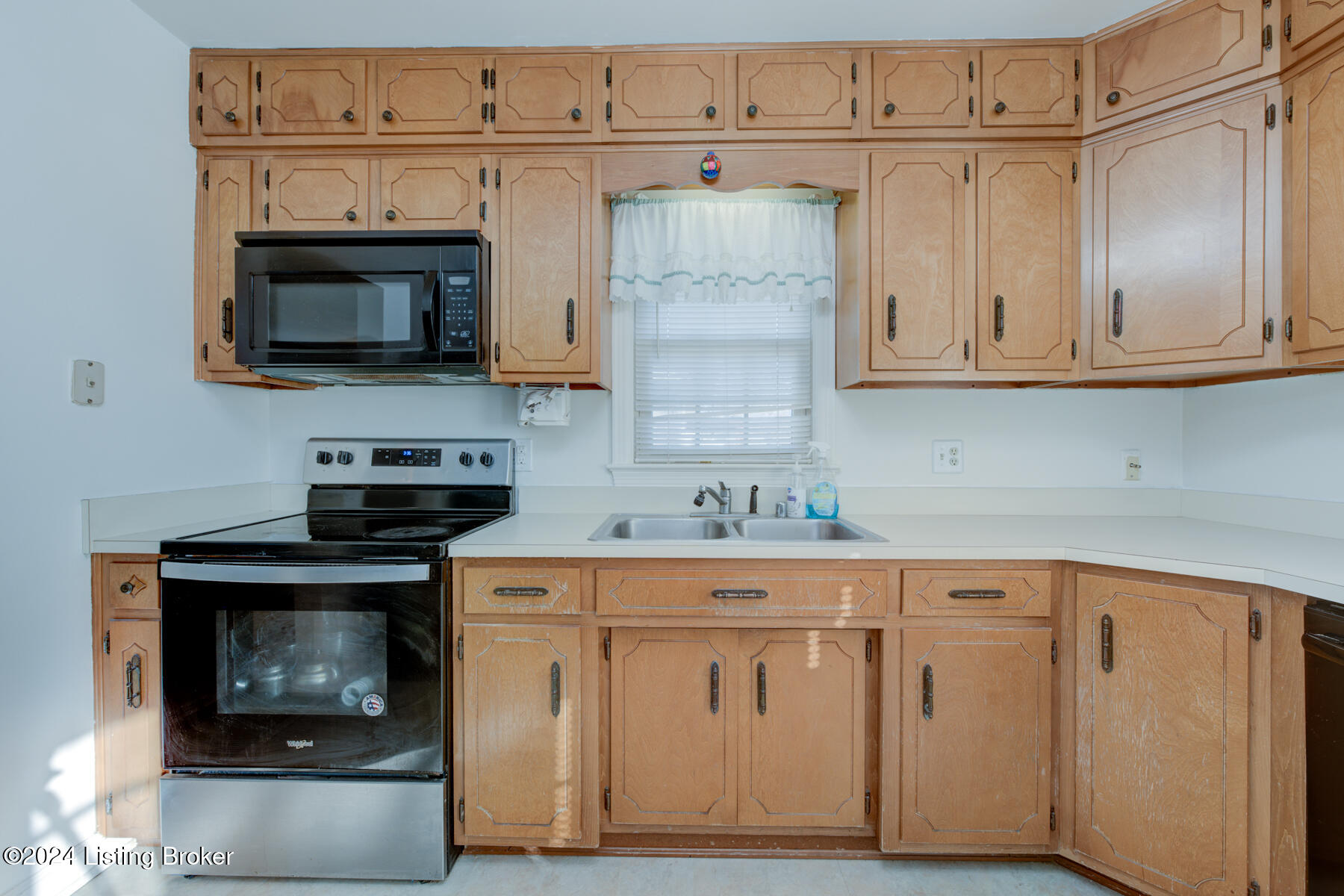 934 Westview Dr