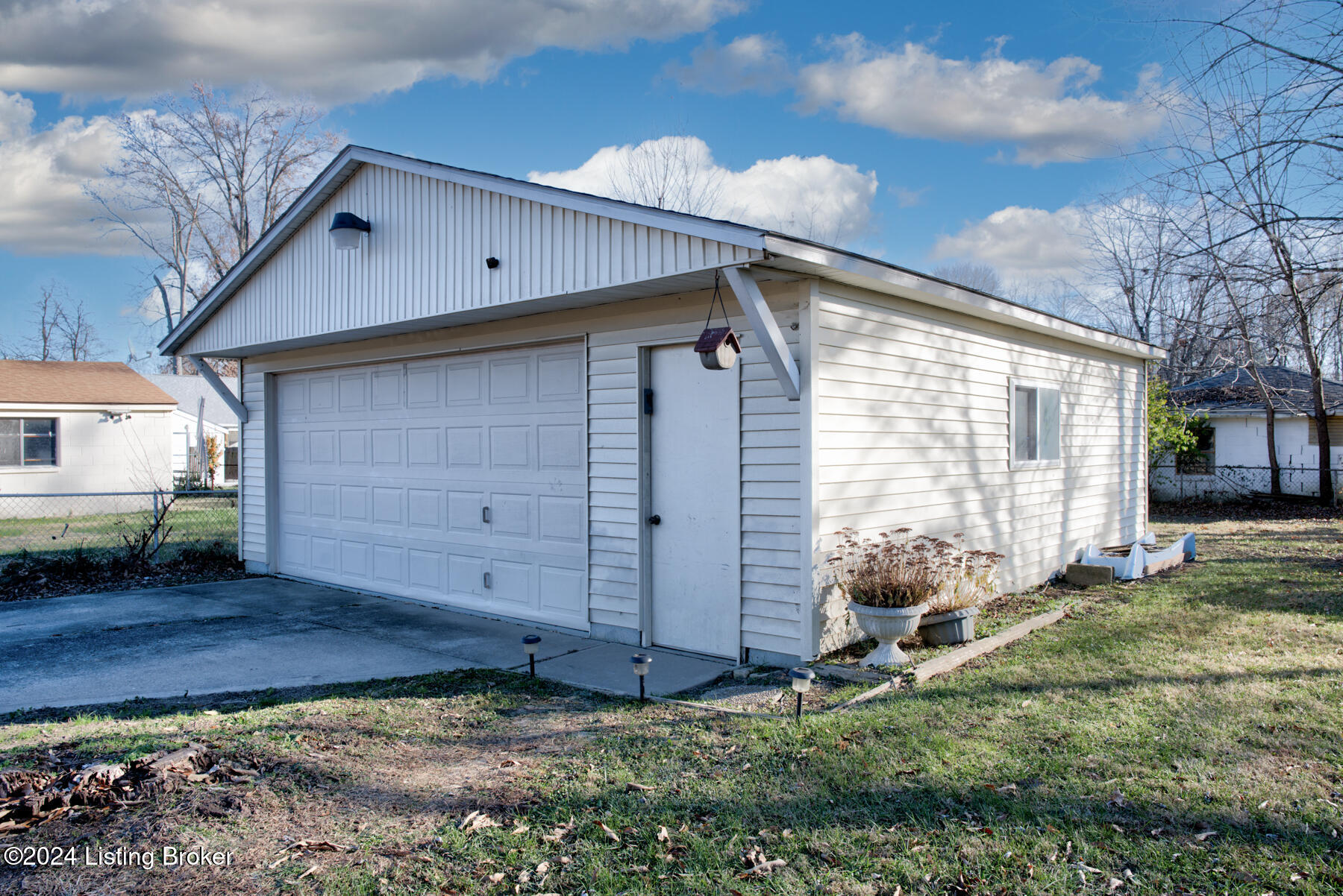 934 Westview Dr
