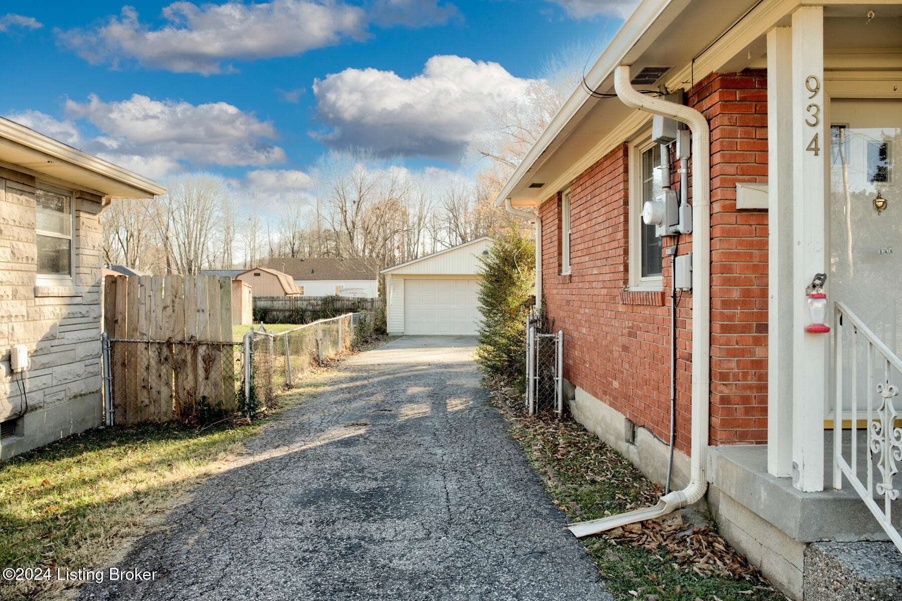 934 Westview Dr
