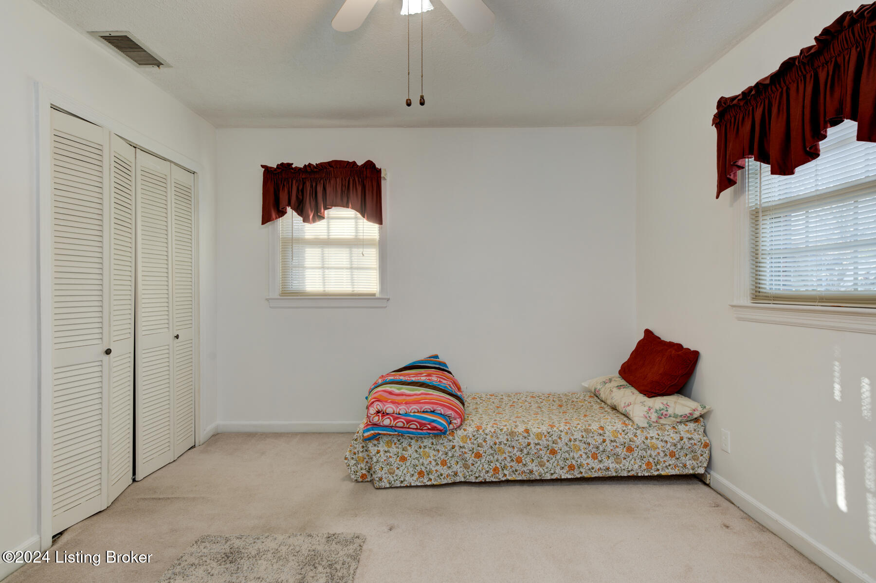 934 Westview Dr