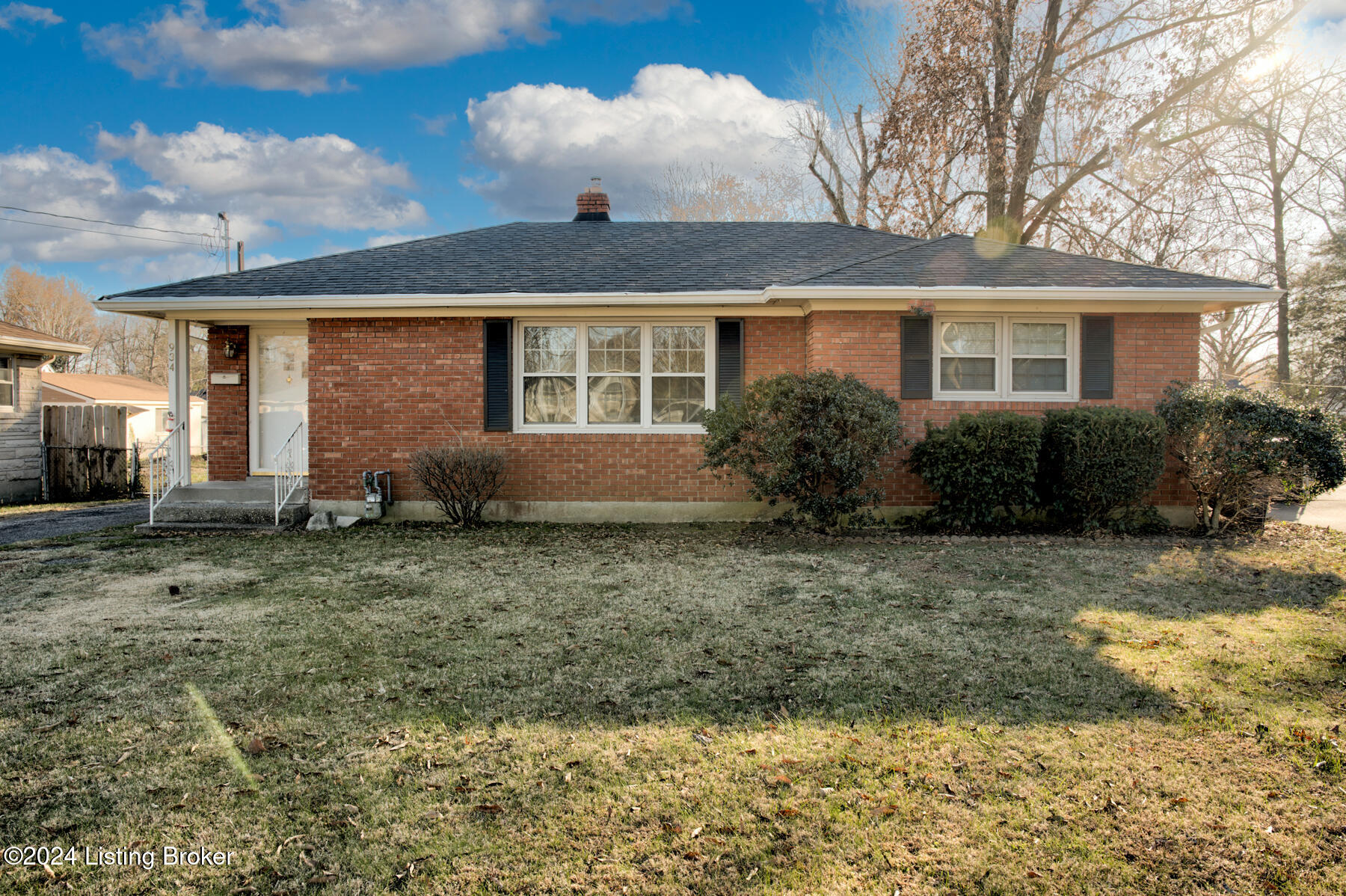 934 Westview Dr