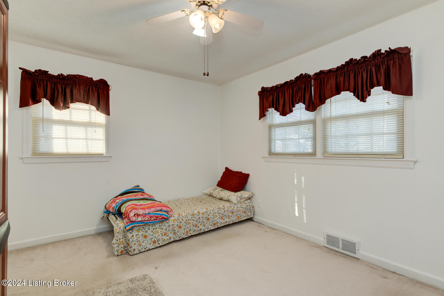 934 Westview Dr