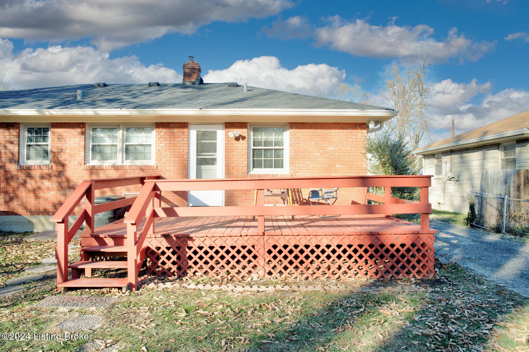 934 Westview Dr