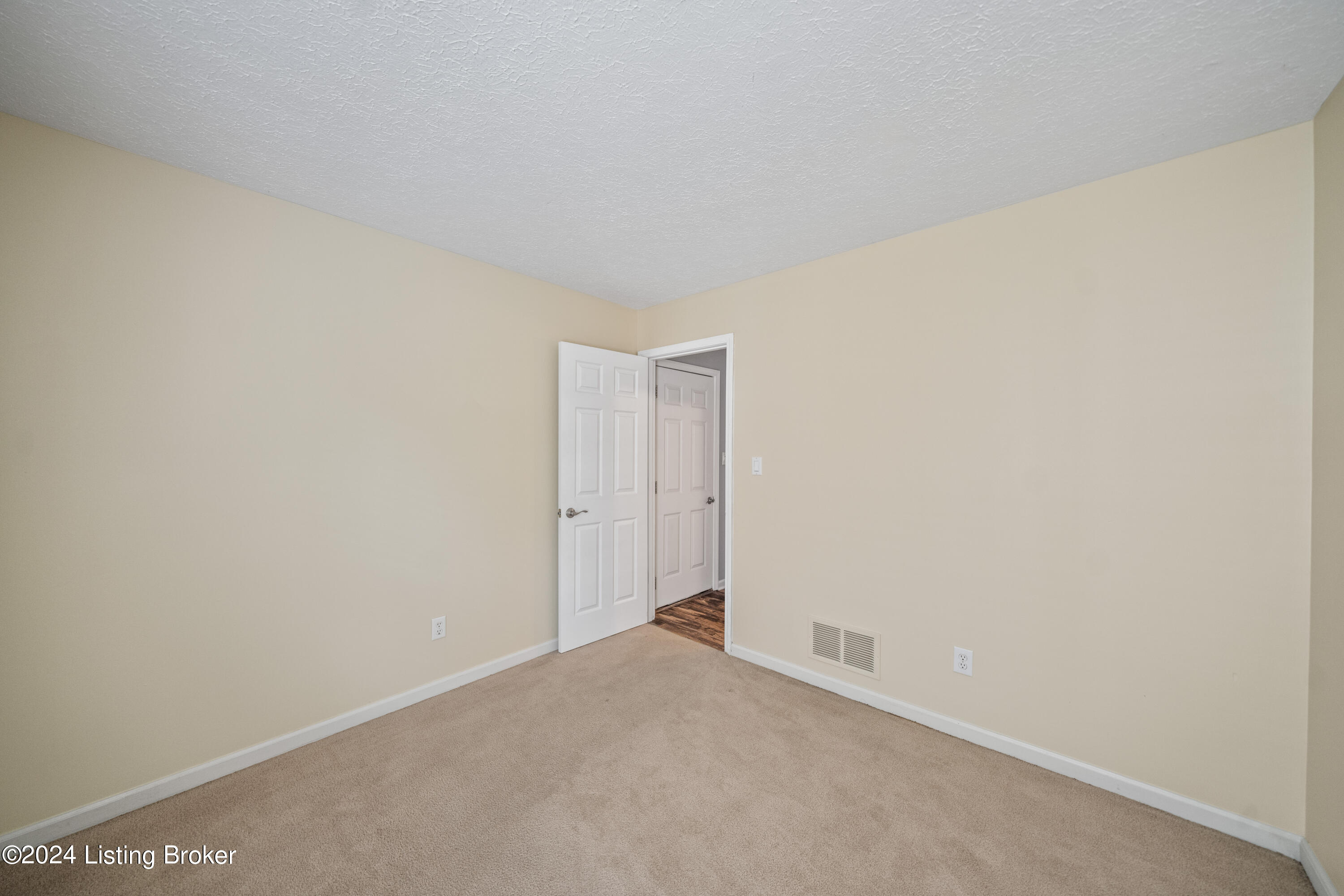 8705 Chelmer Ln