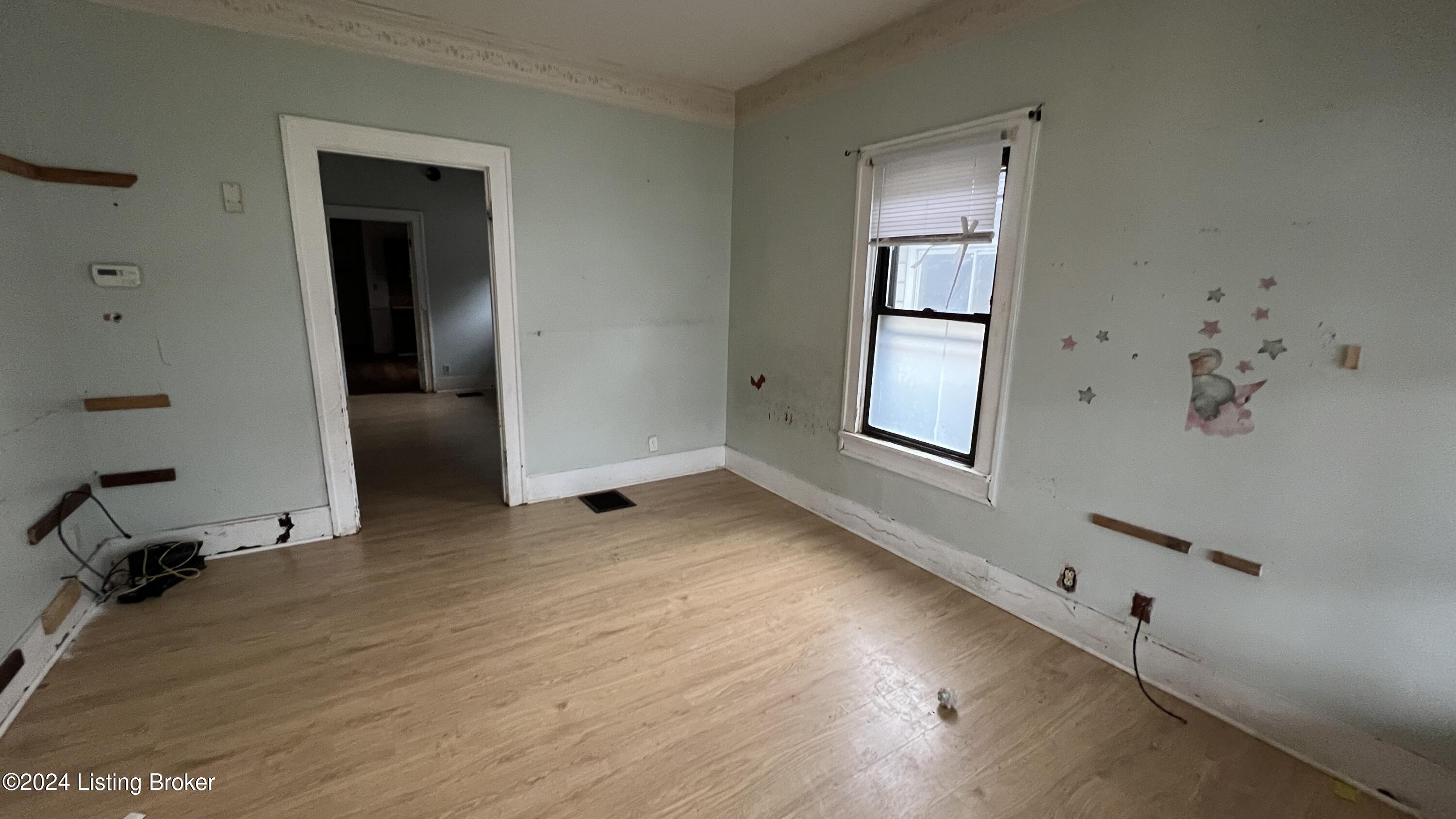 1029 Queen Ave