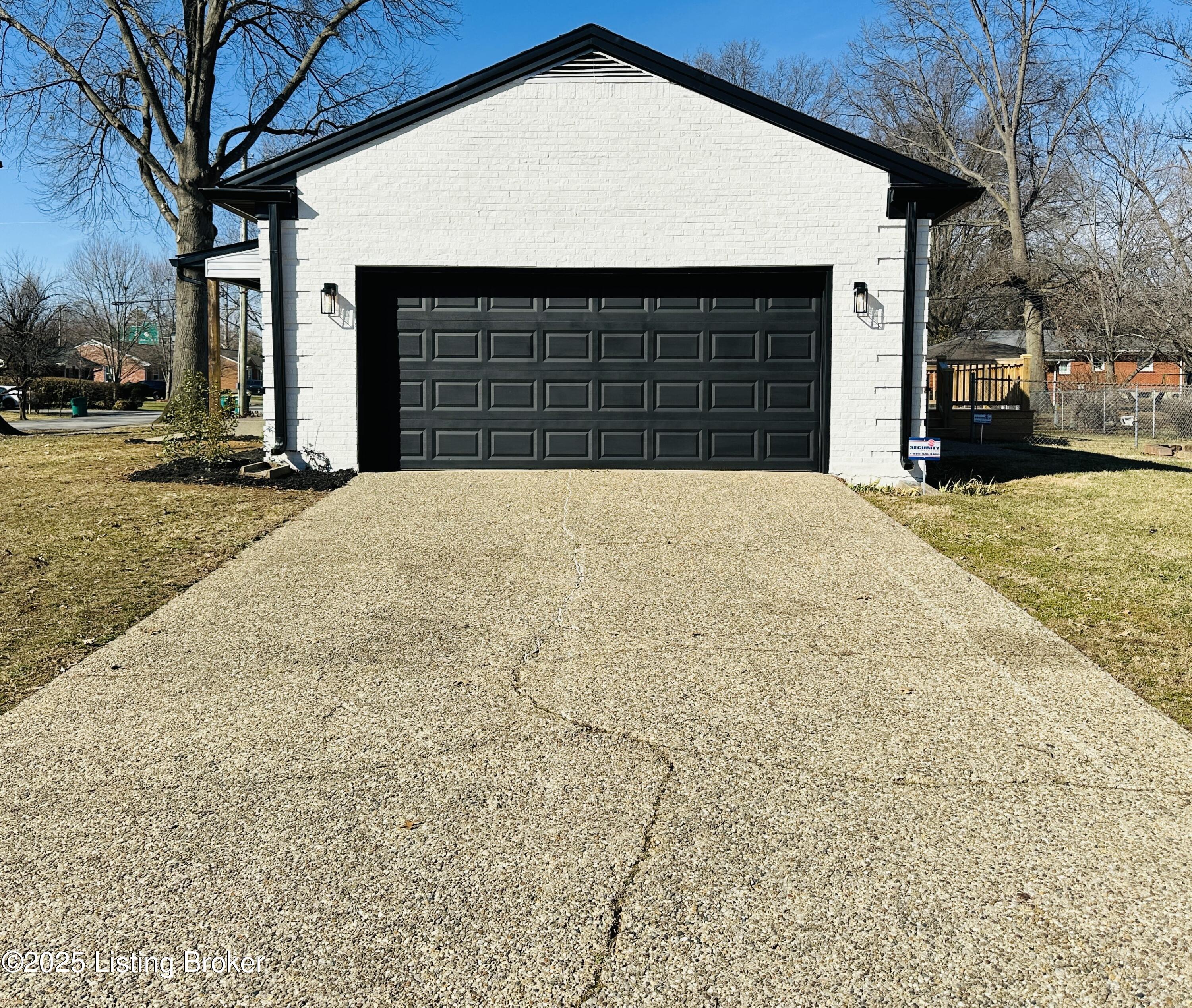 1301 Carlimar Ln