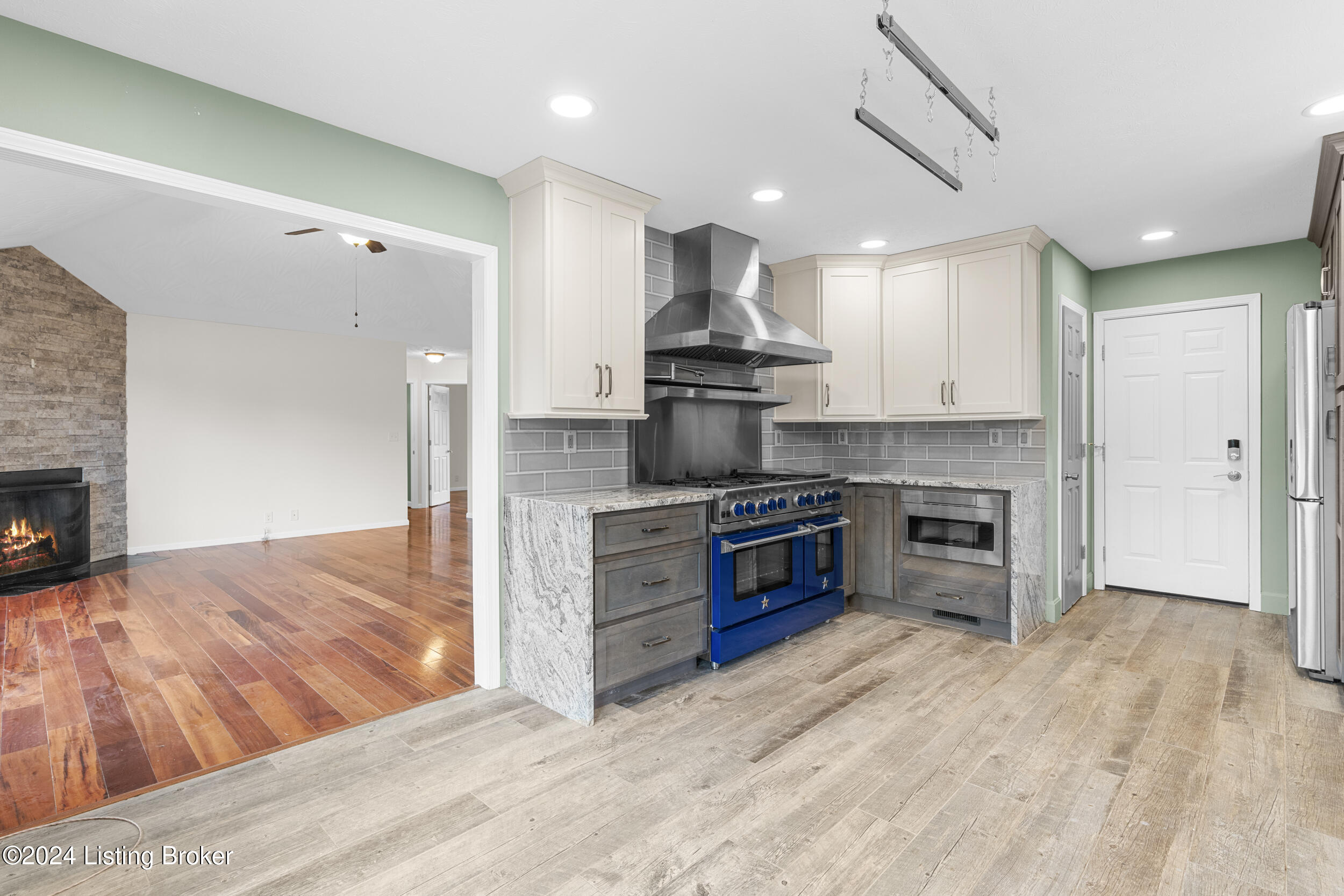 168 Maplewood Dr