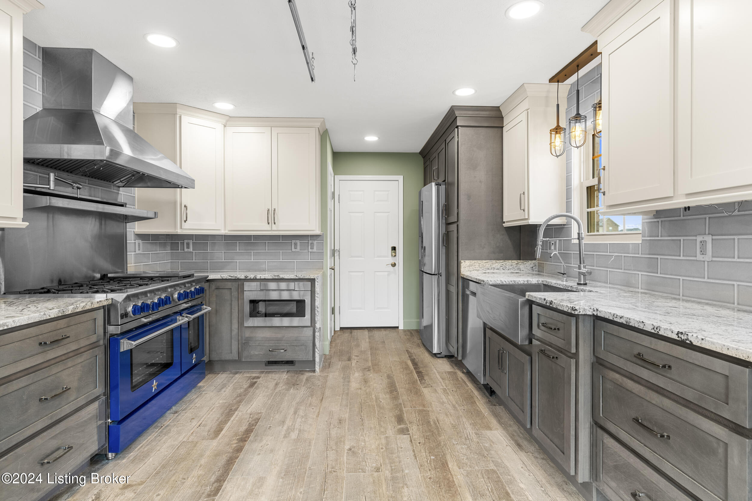 168 Maplewood Dr
