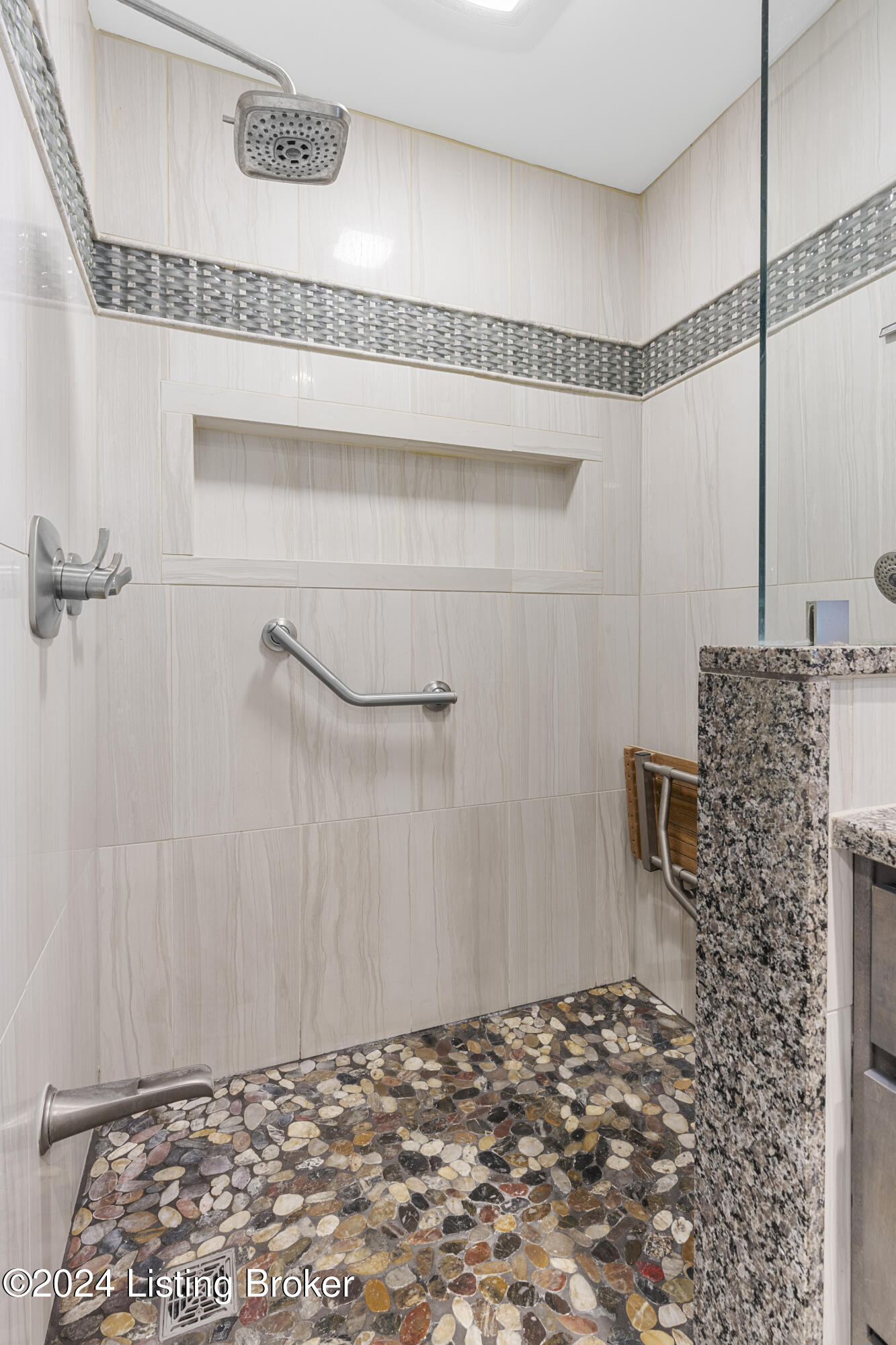 168 Maplewood Dr
