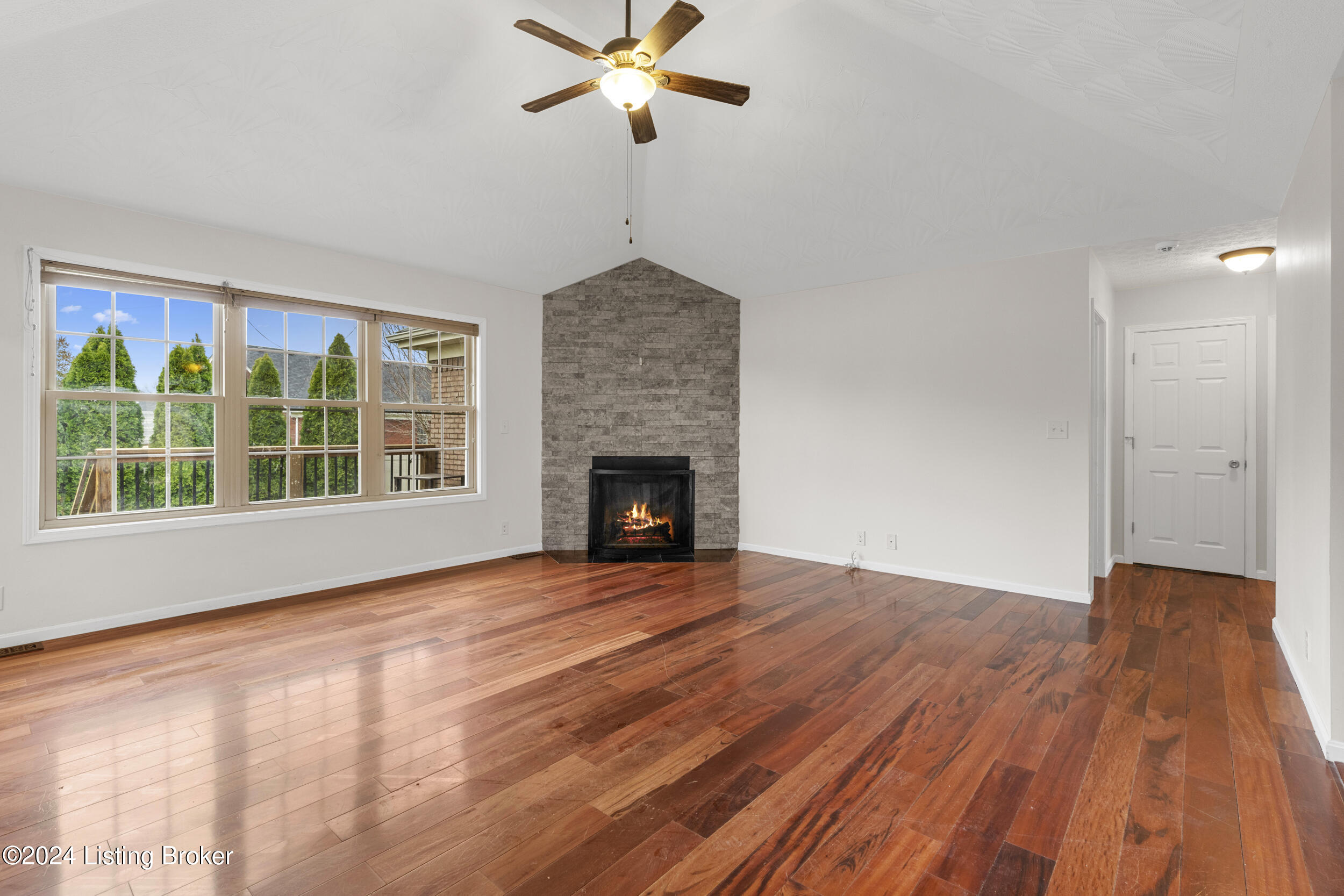 168 Maplewood Dr