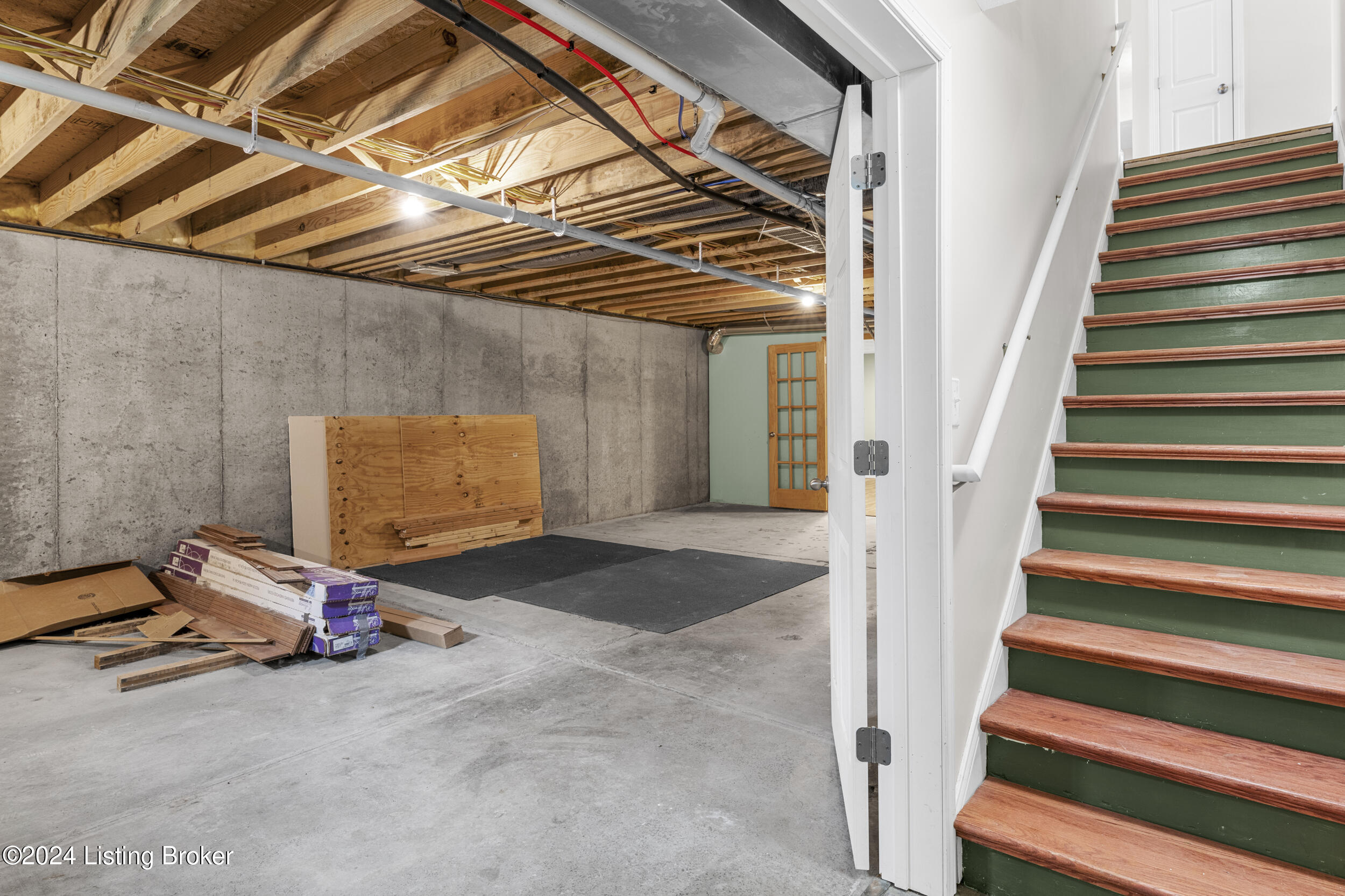 168 Maplewood Dr