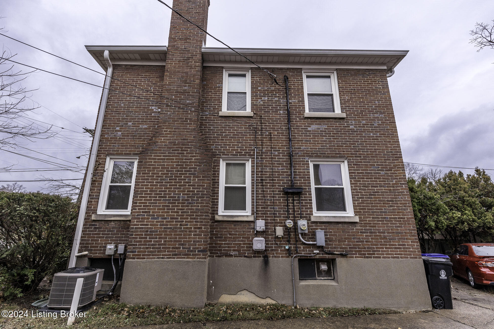 607-609 Bluegrass Ave, 2