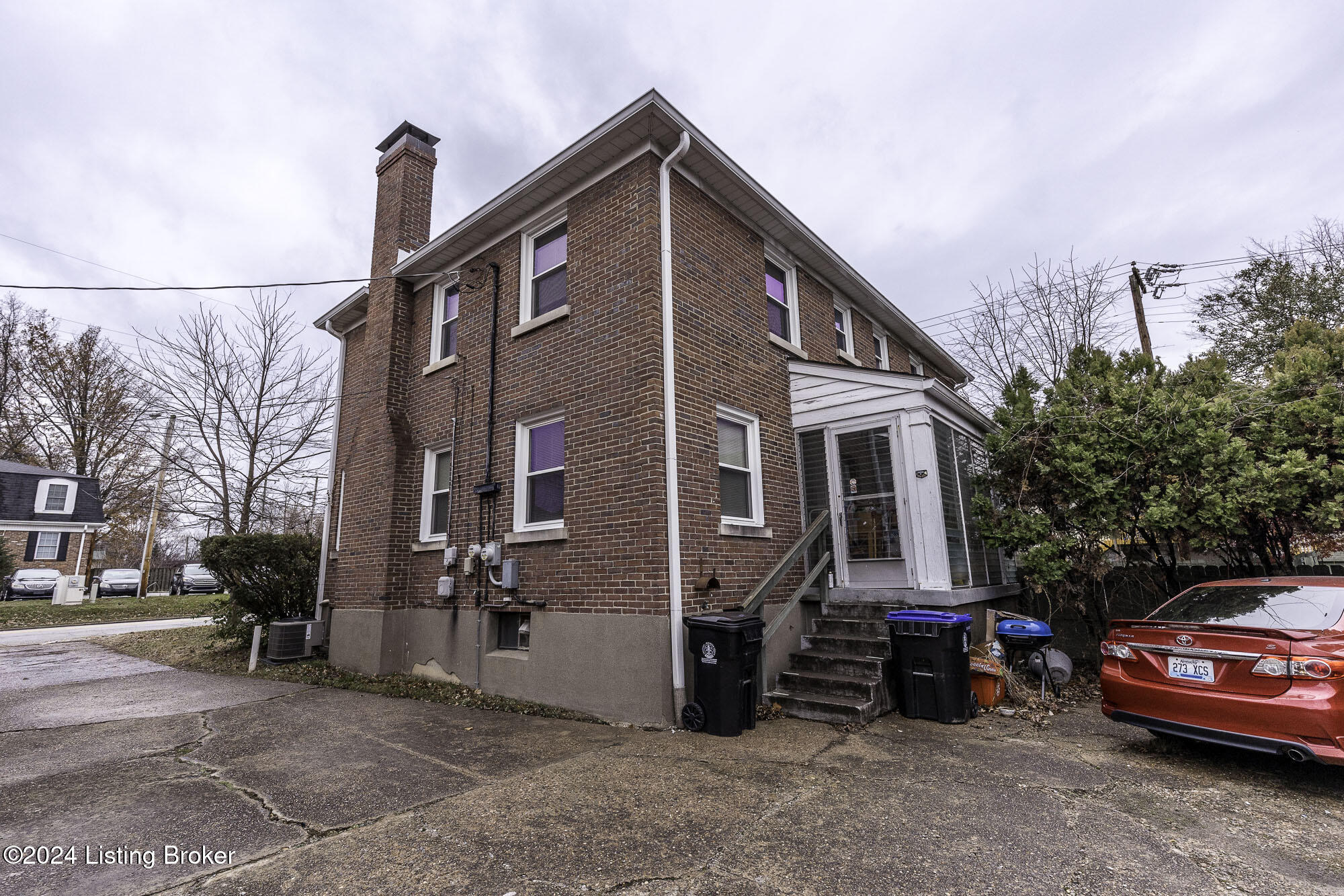 607-609 Bluegrass Ave, 2