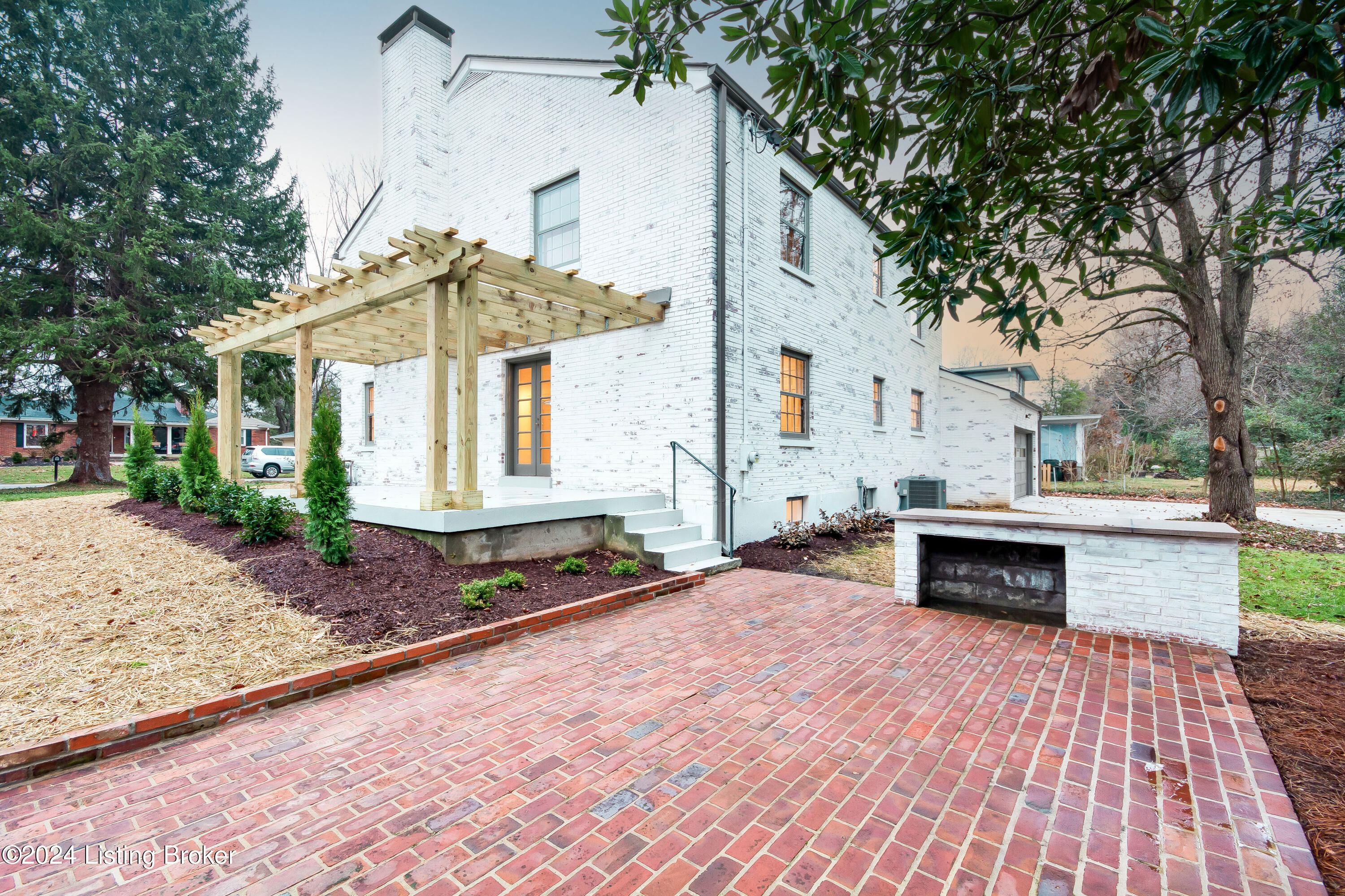 112 Sweetbriar Ln