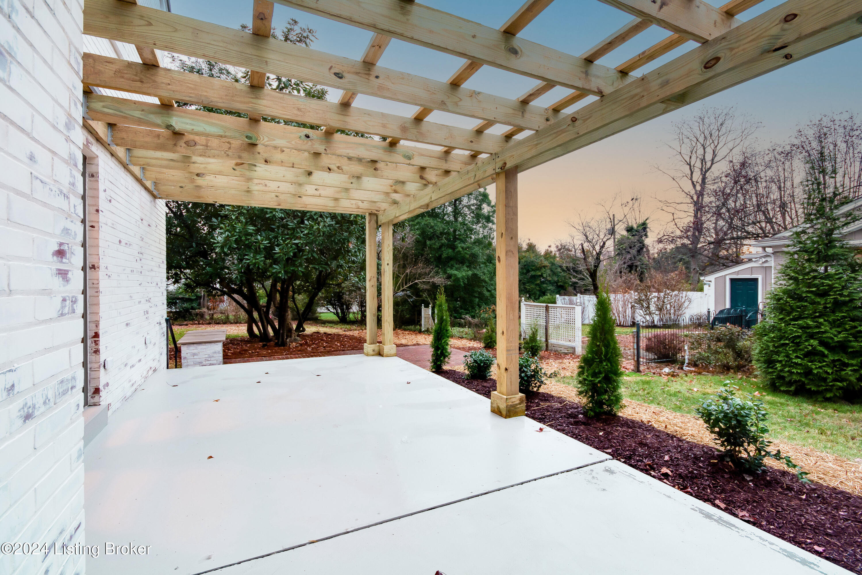 112 Sweetbriar Ln