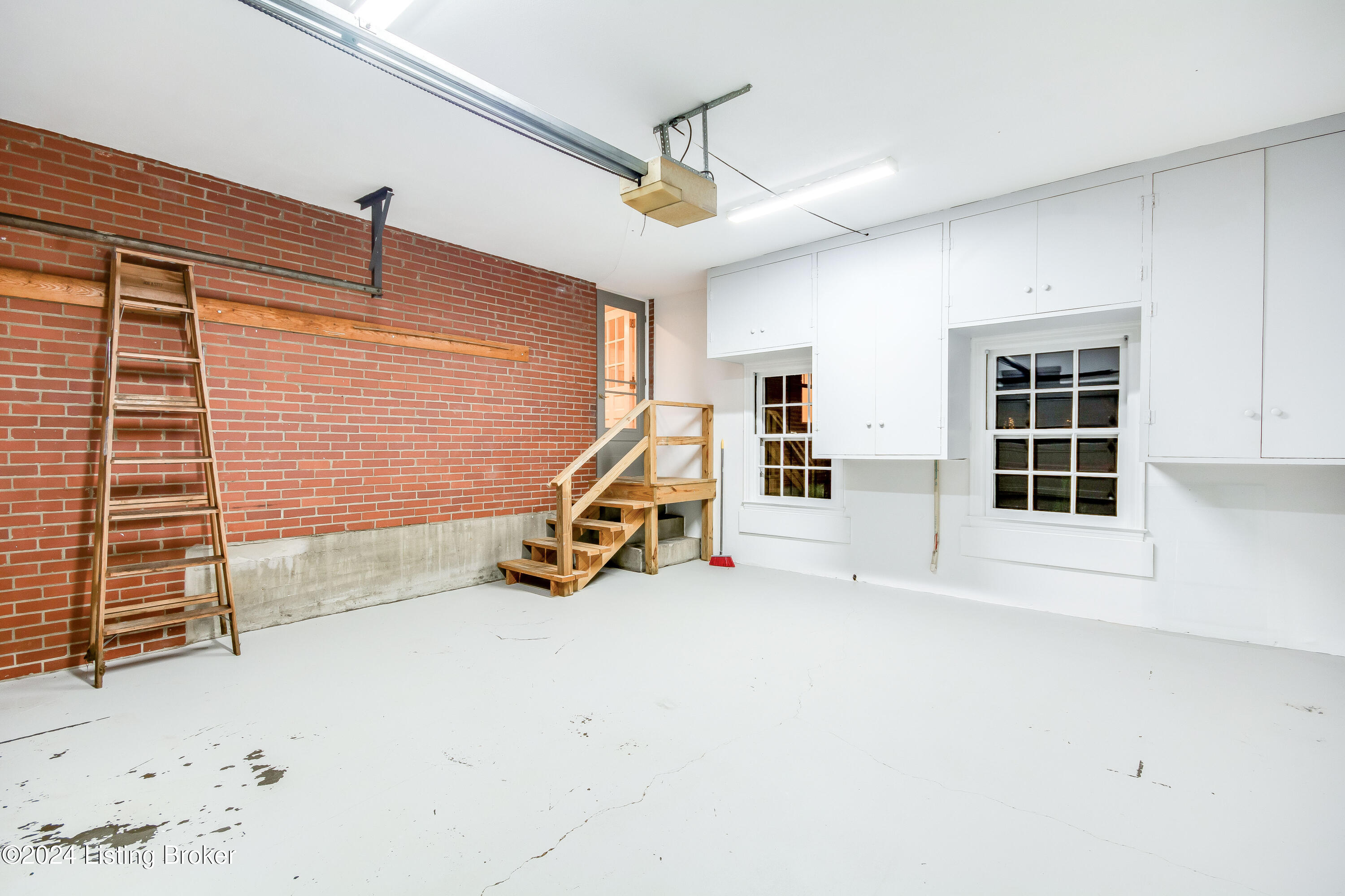 112 Sweetbriar Ln