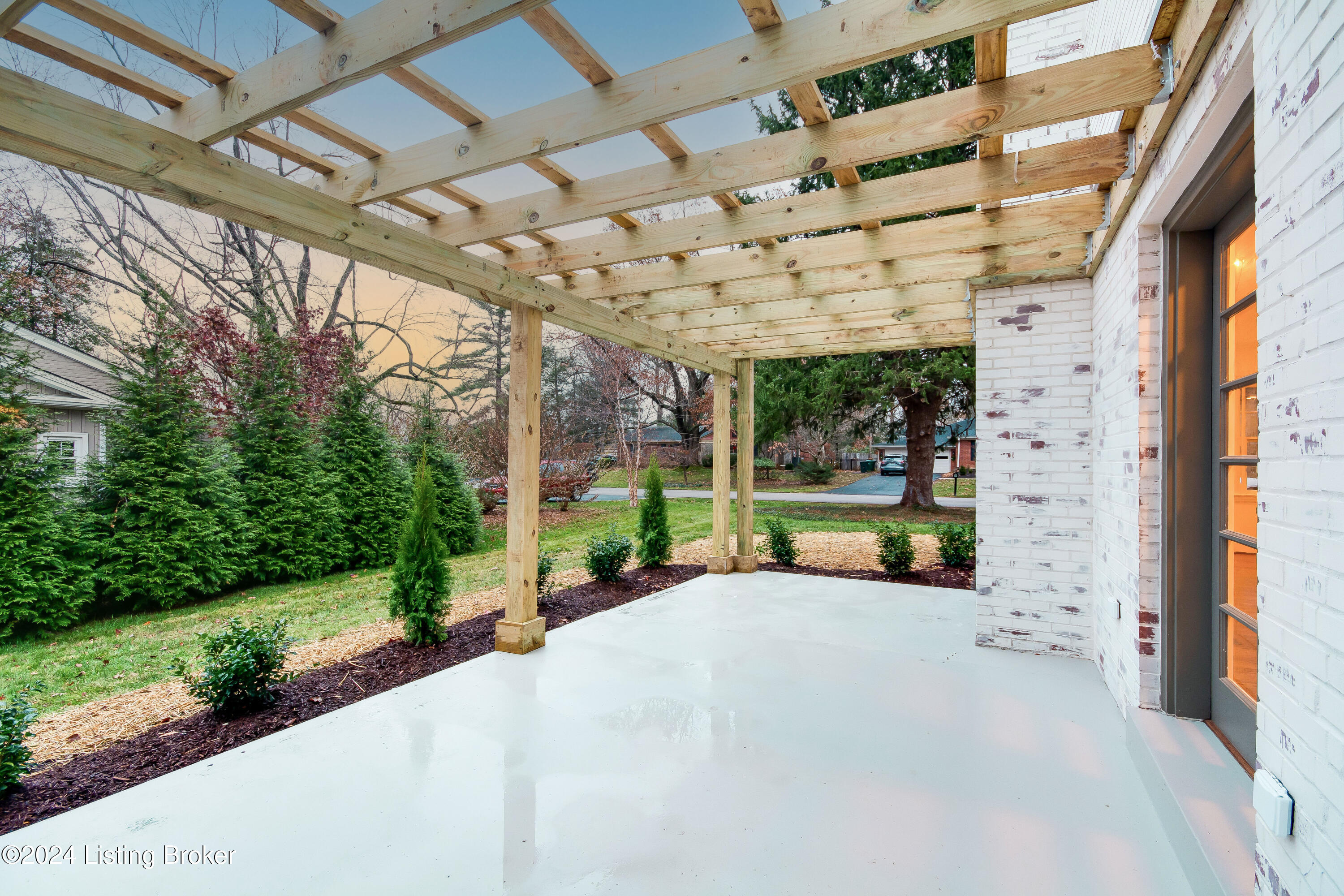 112 Sweetbriar Ln