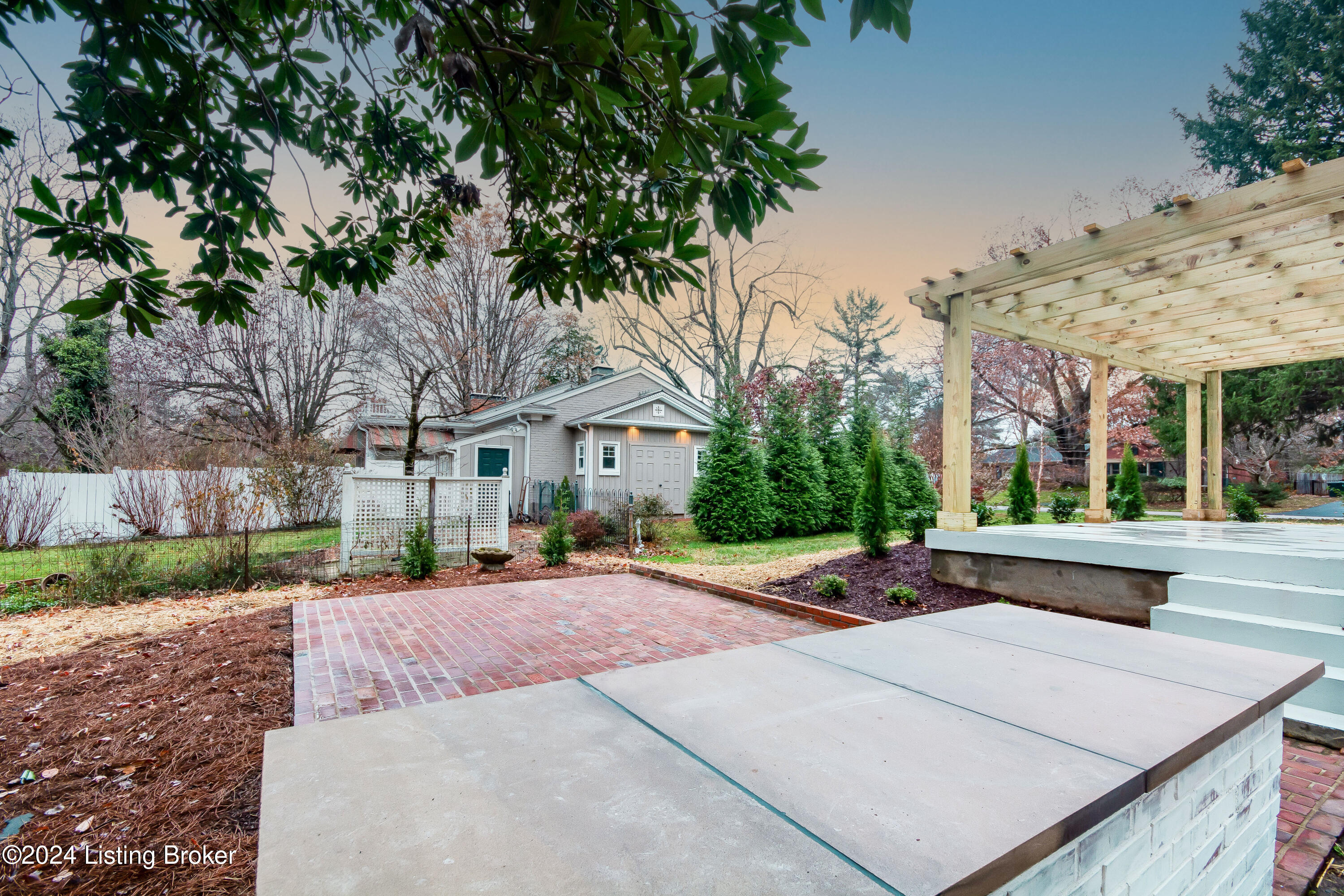 112 Sweetbriar Ln